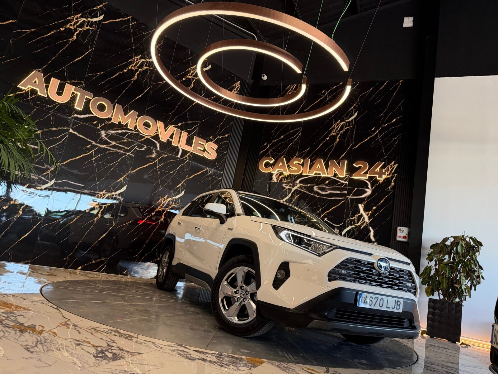 TOYOTA Rav4 2.5l 220H Luxury 4WD MOTOR IRROMPIBLE