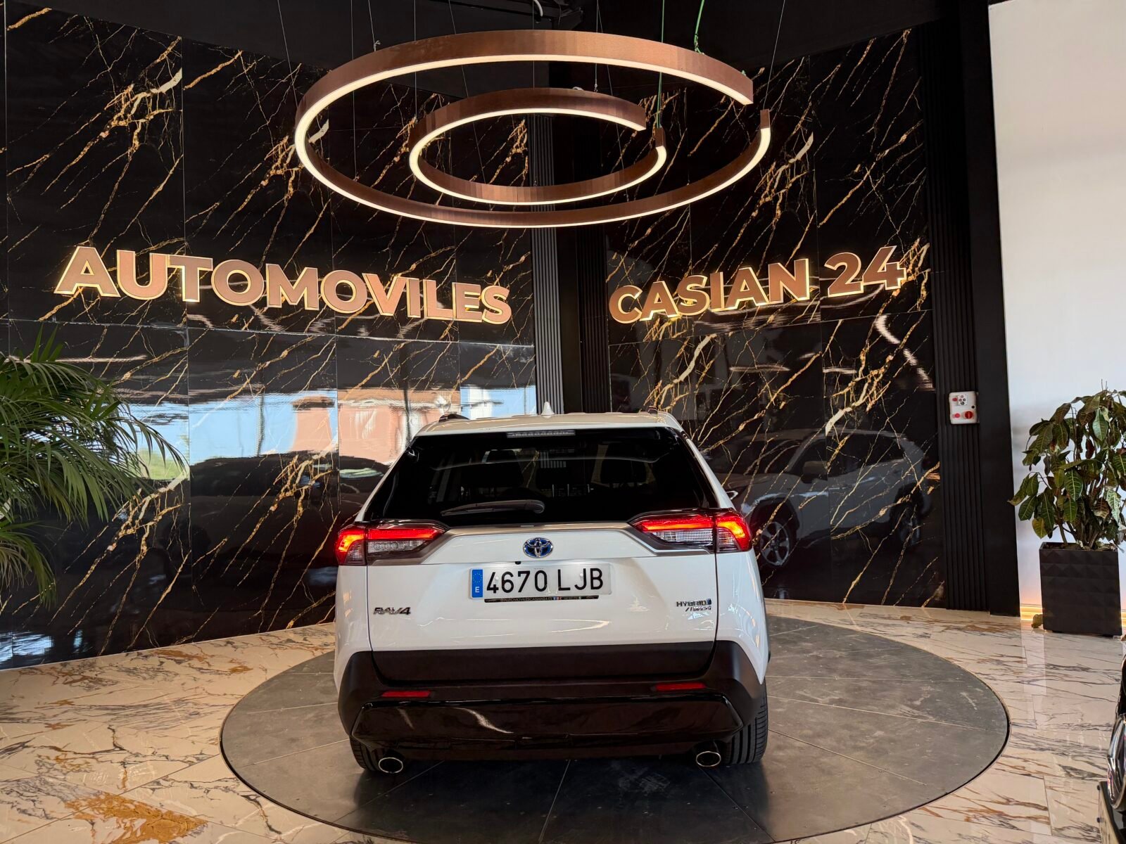 TOYOTA Rav4 2.5l 220H Luxury 4WD MOTOR IRROMPIBLE