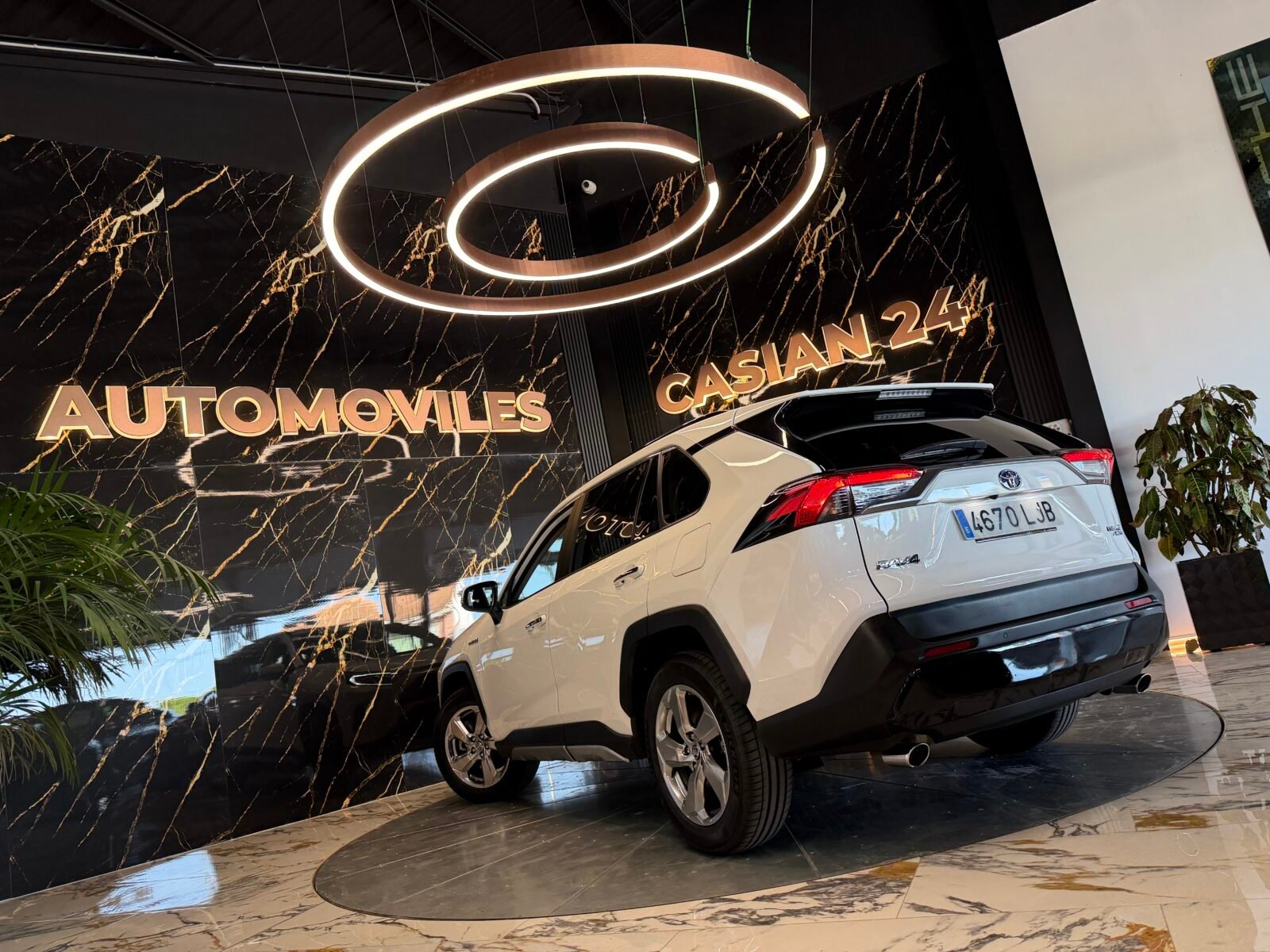 TOYOTA Rav4 2.5l 220H Luxury 4WD MOTOR IRROMPIBLE