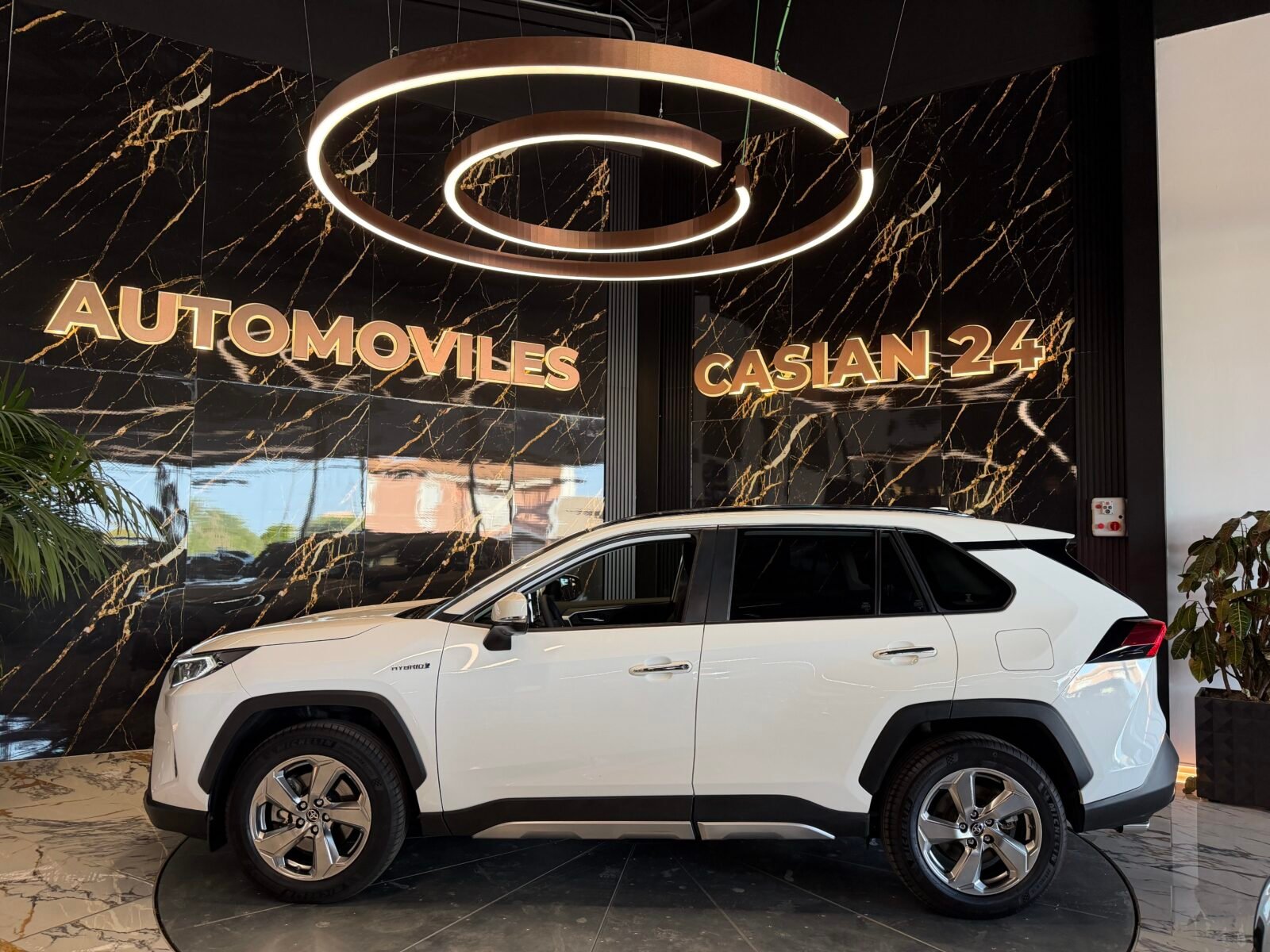 TOYOTA Rav4 2.5l 220H Luxury 4WD MOTOR IRROMPIBLE
