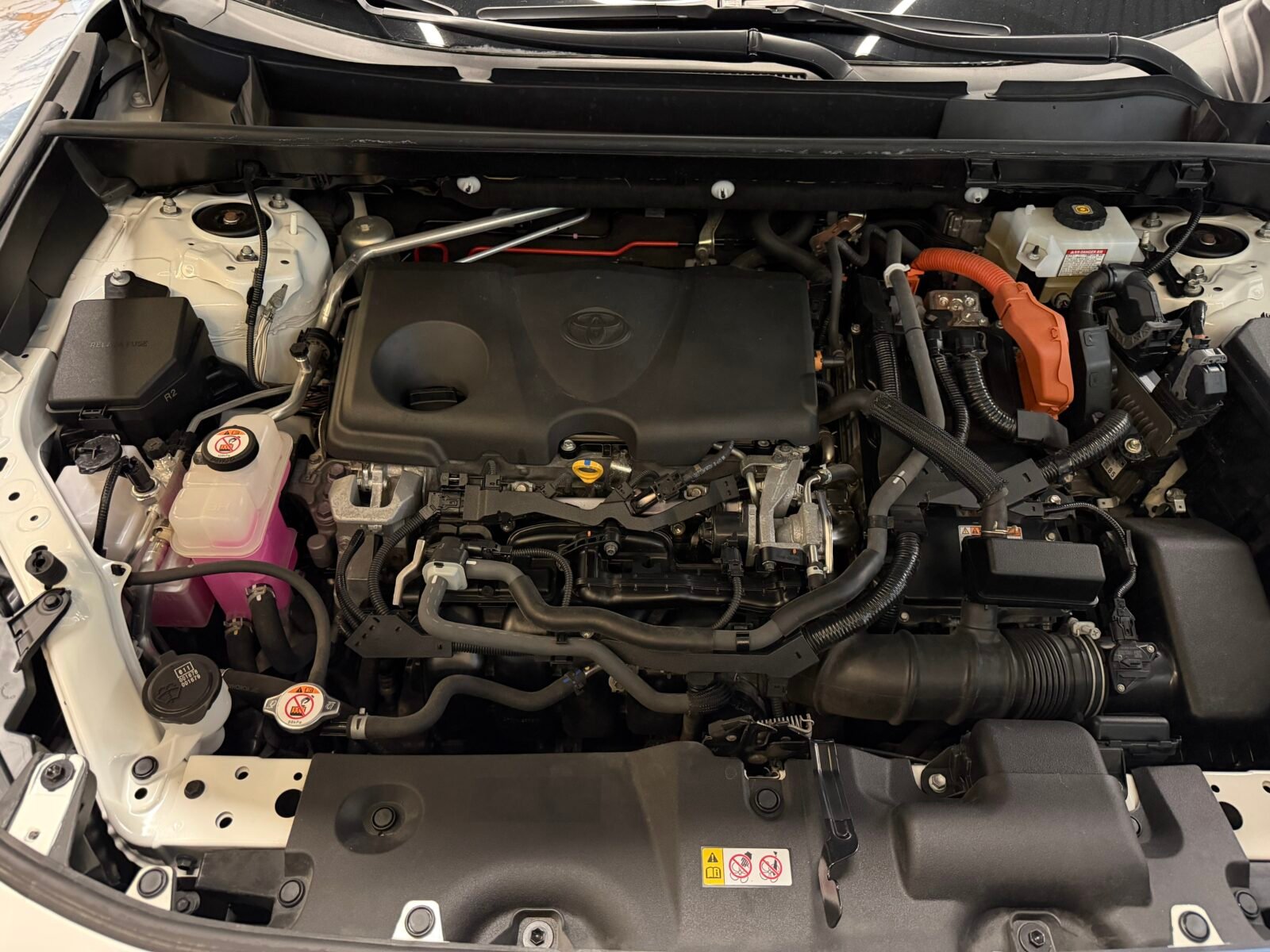 TOYOTA Rav4 2.5l 220H Luxury 4WD MOTOR IRROMPIBLE