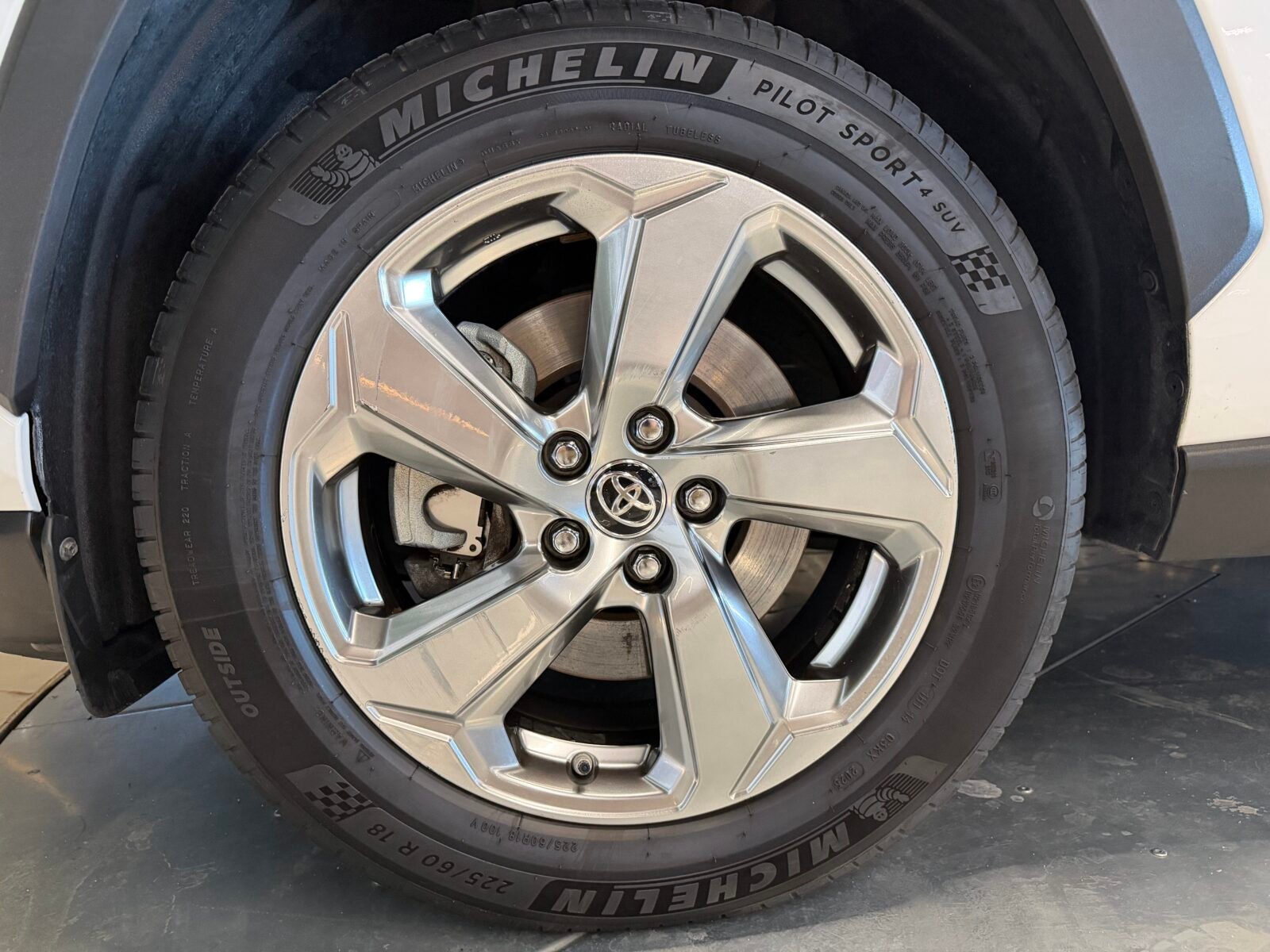 TOYOTA Rav4 2.5l 220H Luxury 4WD MOTOR IRROMPIBLE
