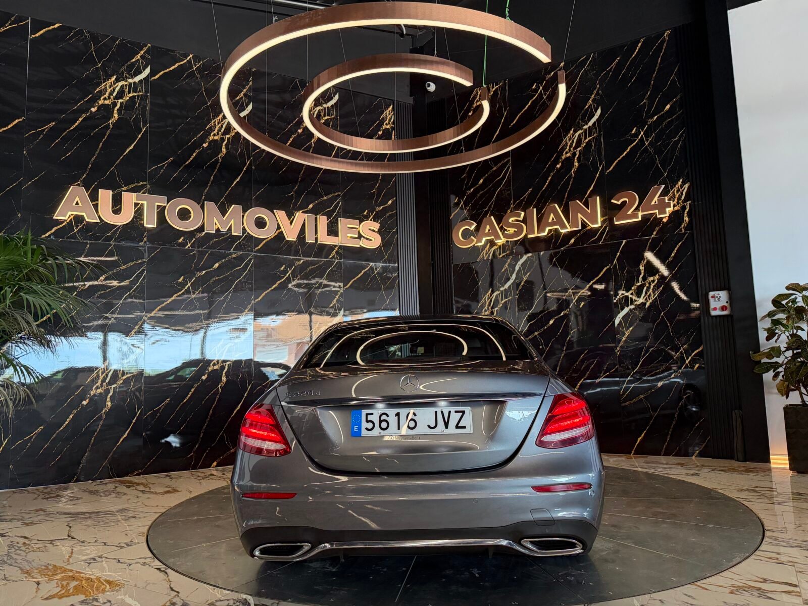 MERCEDES-BENZ E220d AMG 195CV FUL MOTOR MERCEDES CON CADENA IRROMPIBLE