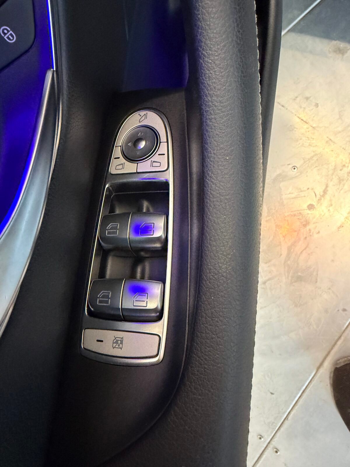 MERCEDES-BENZ E220d AMG 195CV FUL MOTOR MERCEDES CON CADENA IRROMPIBLE