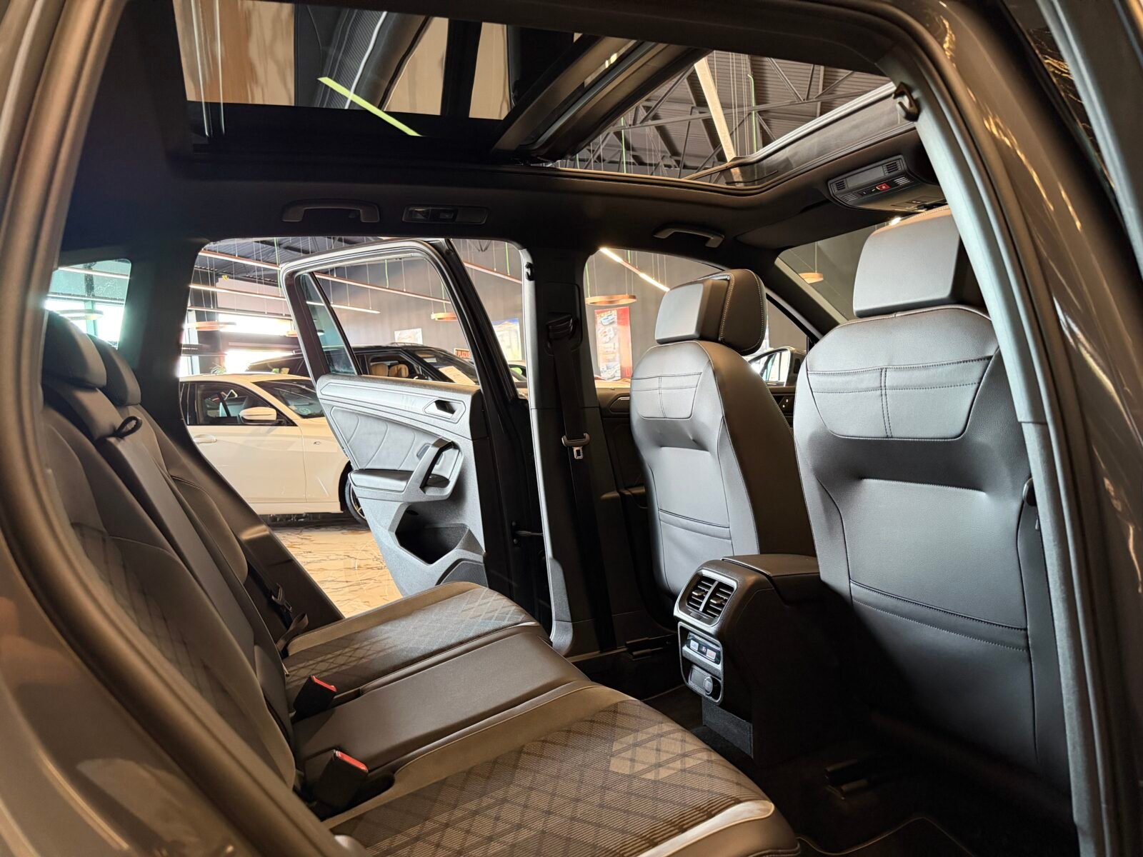 VOLKSWAGEN Tiguan RLine 2.0 TDI 110kW 150CV PANORAMA