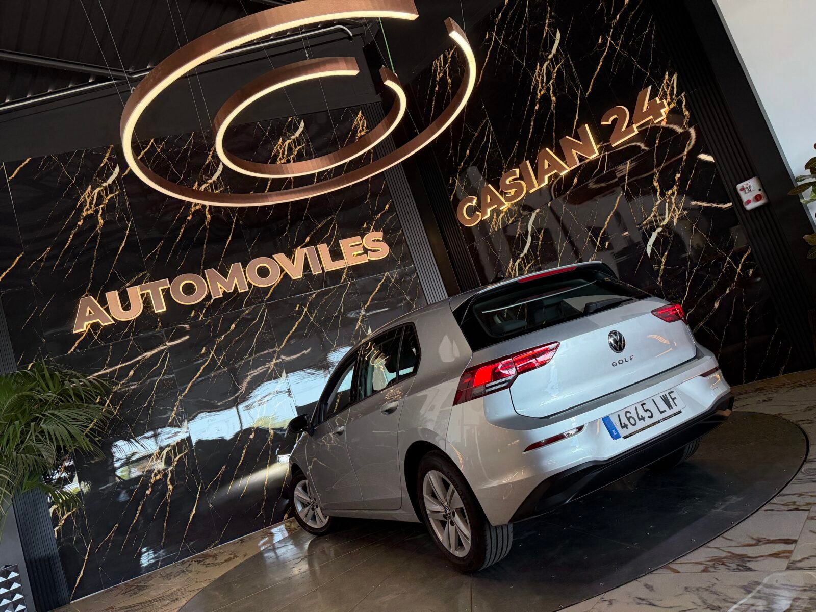 VOLKSWAGEN Golf Life 2.0 TDI 85kW 115CV