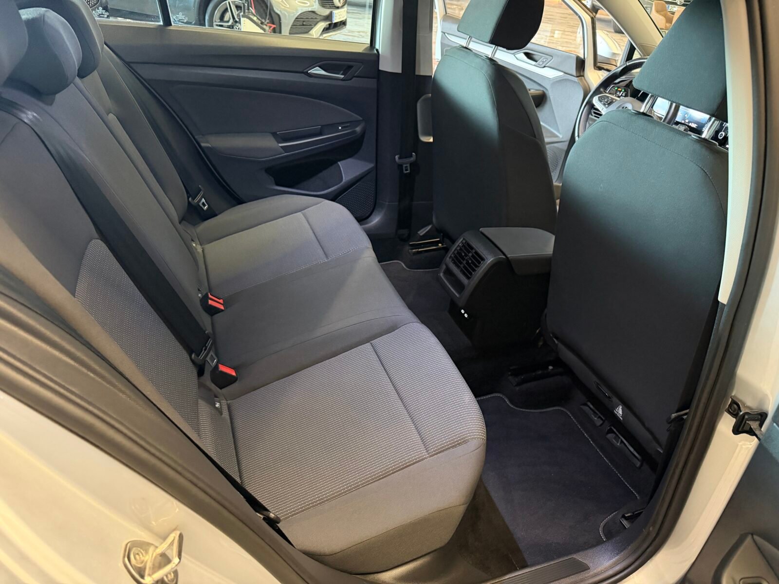 VOLKSWAGEN Golf Life 2.0 TDI 85kW 115CV