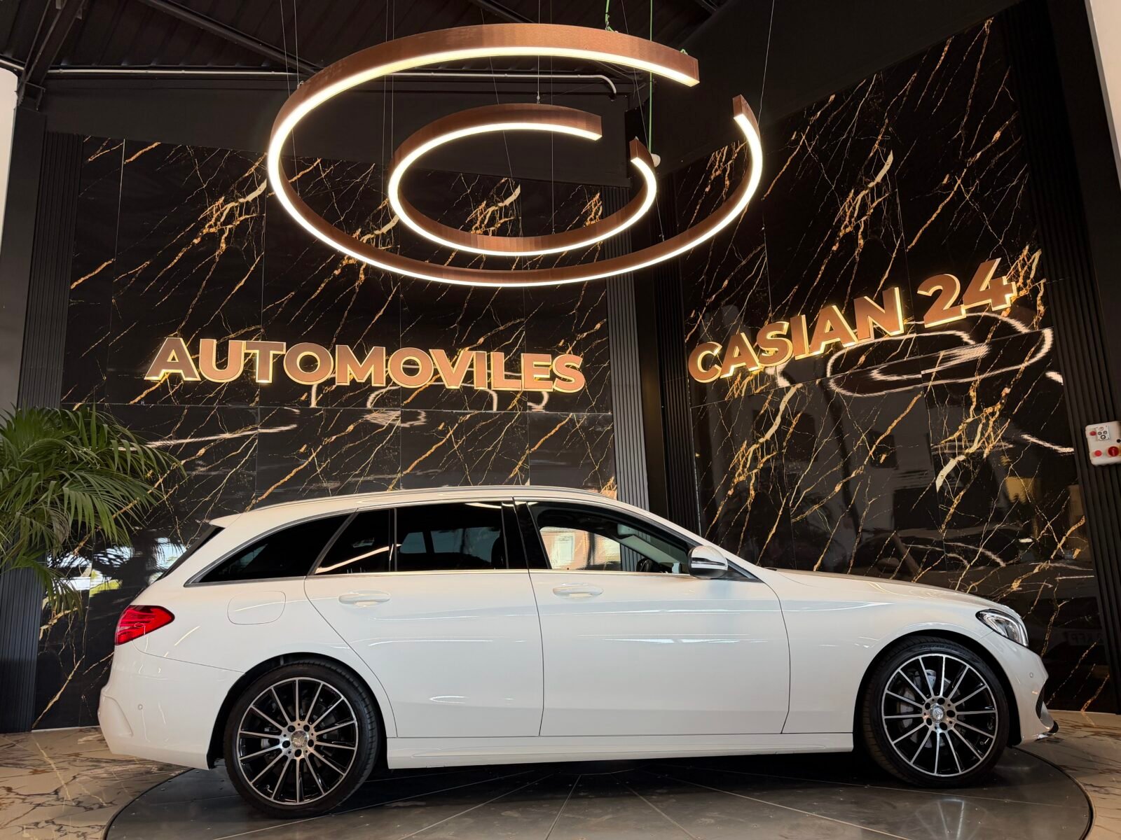 MERCEDES-BENZ C 220d AMG 170CV Motor MERCEDES CON CDENA IRROMPIBLE
