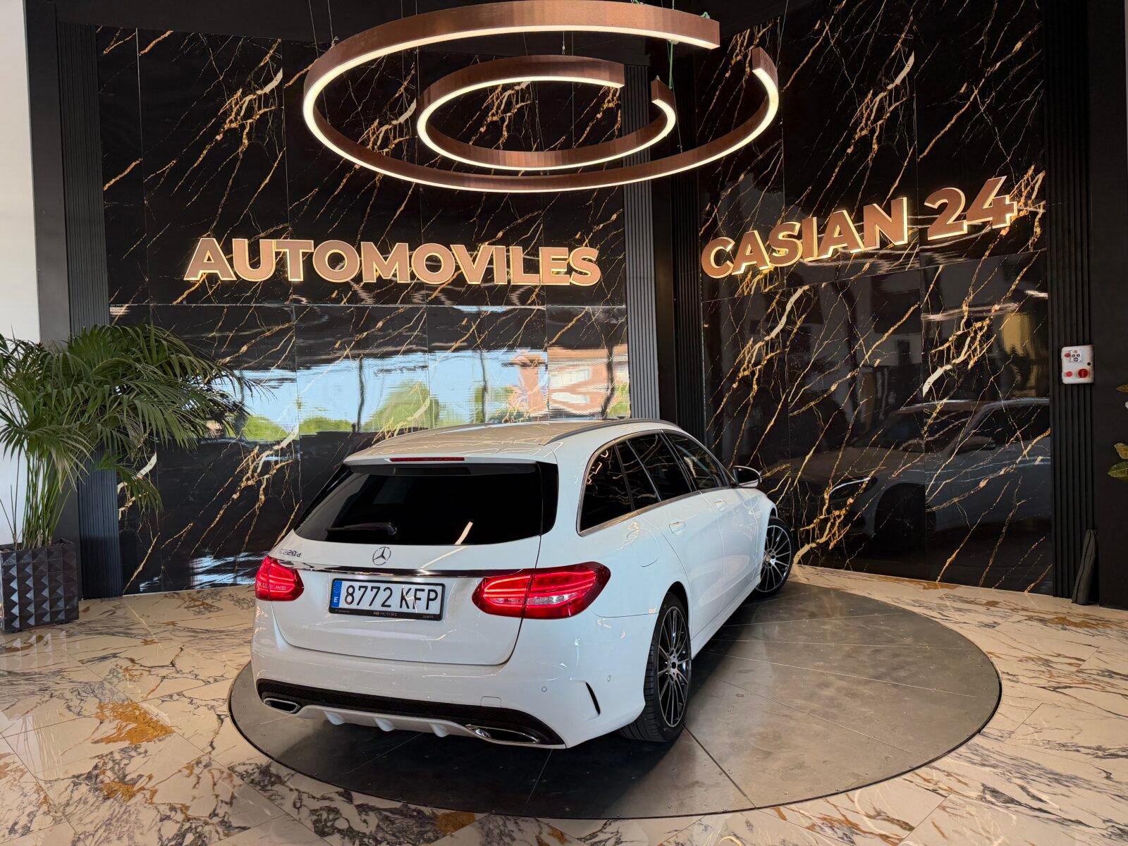 MERCEDES-BENZ C 220d AMG 170CV Motor MERCEDES CON CDENA IRROMPIBLE