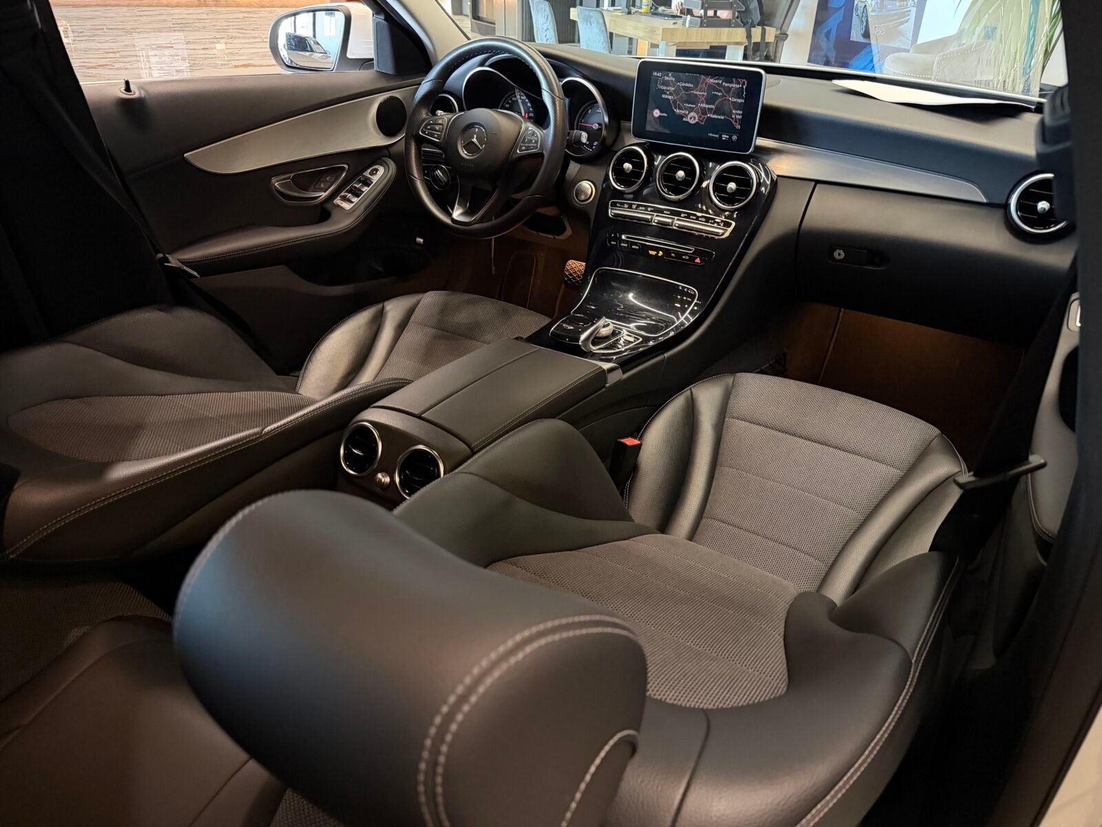 MERCEDES-BENZ C 220d AMG 170CV Motor MERCEDES CON CDENA IRROMPIBLE