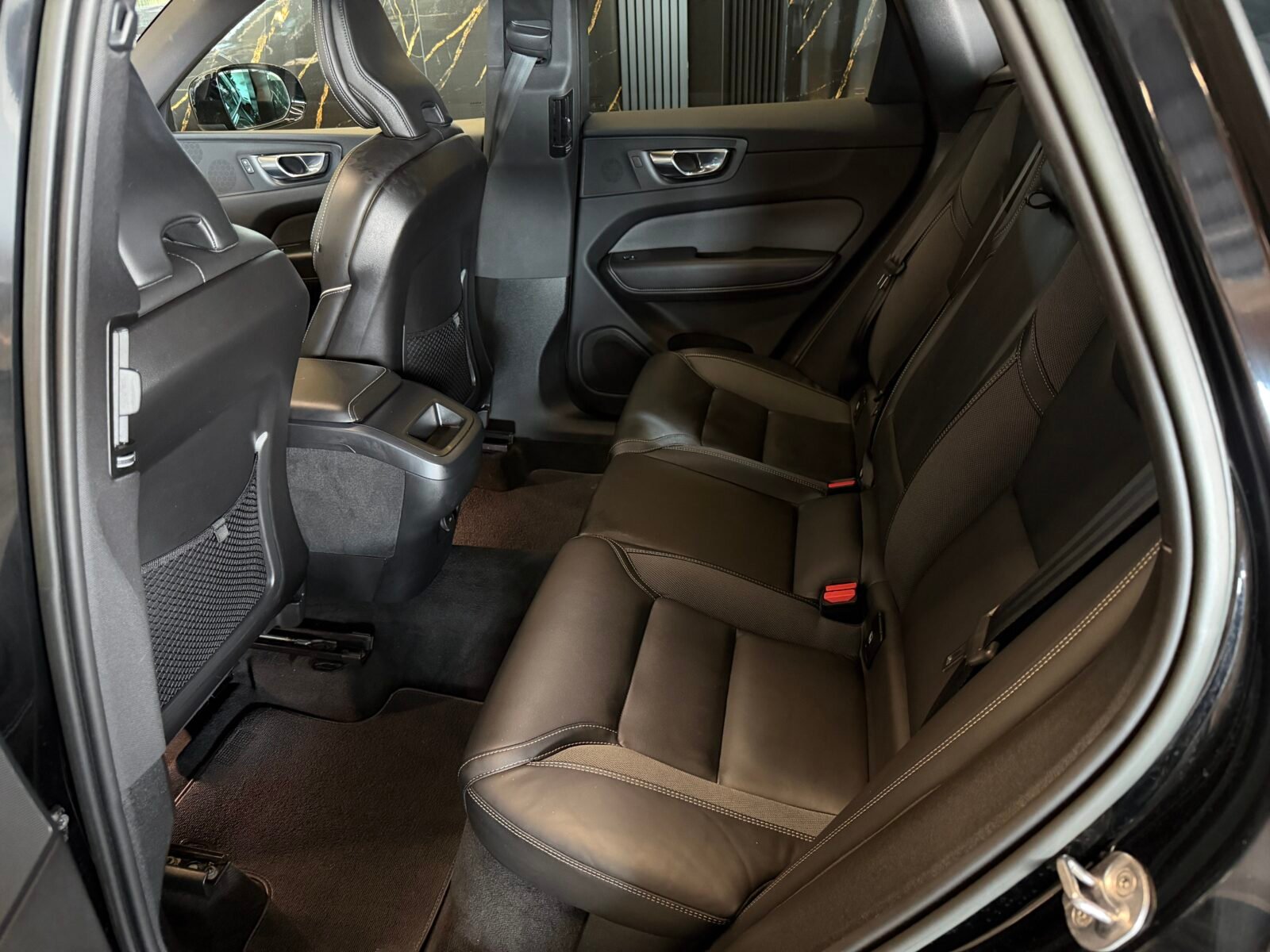 VOLVO  XC60 2.0 B4 207CV R Design 