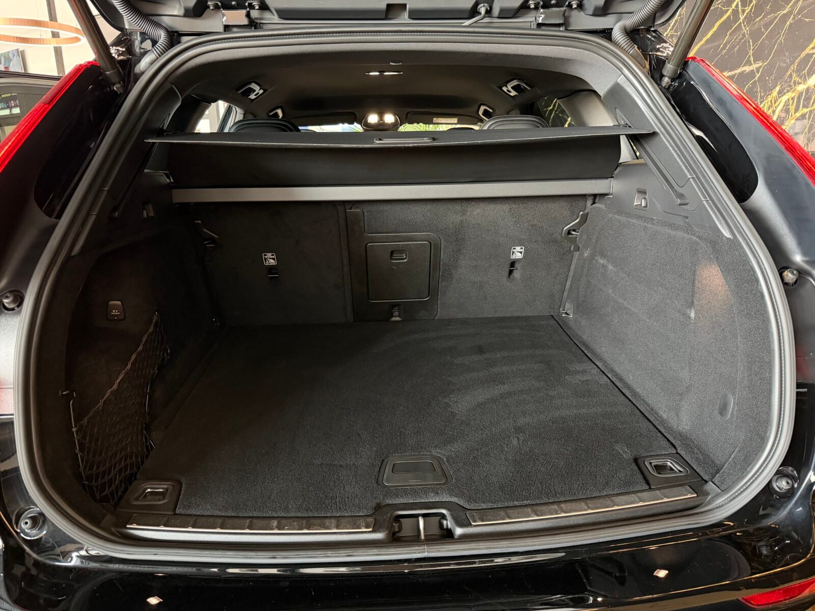 VOLVO  XC60 2.0 B4 207CV R Design 