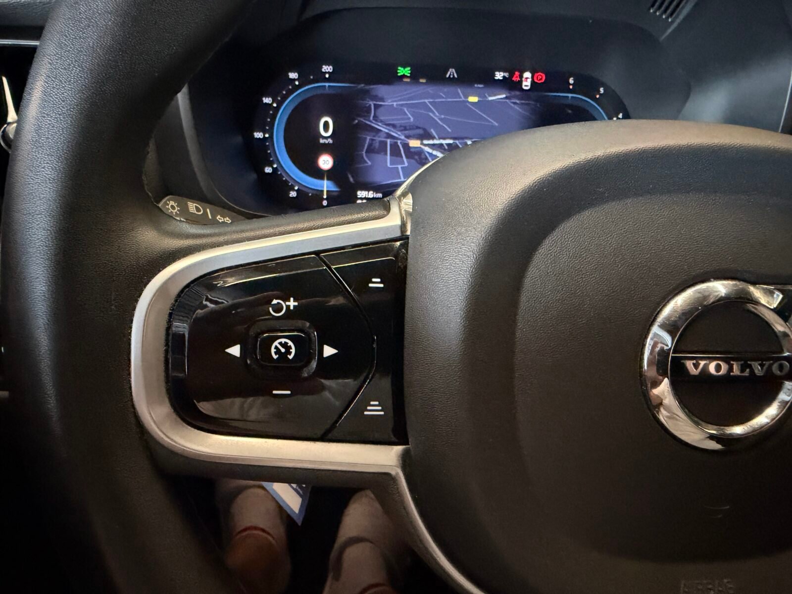 VOLVO  XC60 2.0 B4 207CV R Design 