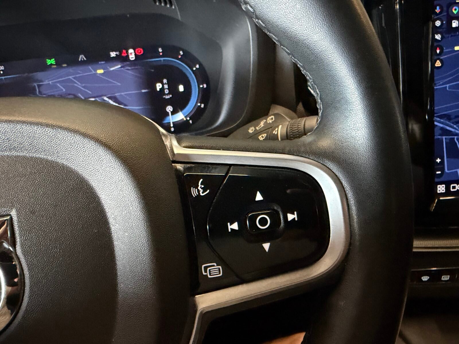 VOLVO  XC60 2.0 B4 207CV R Design 