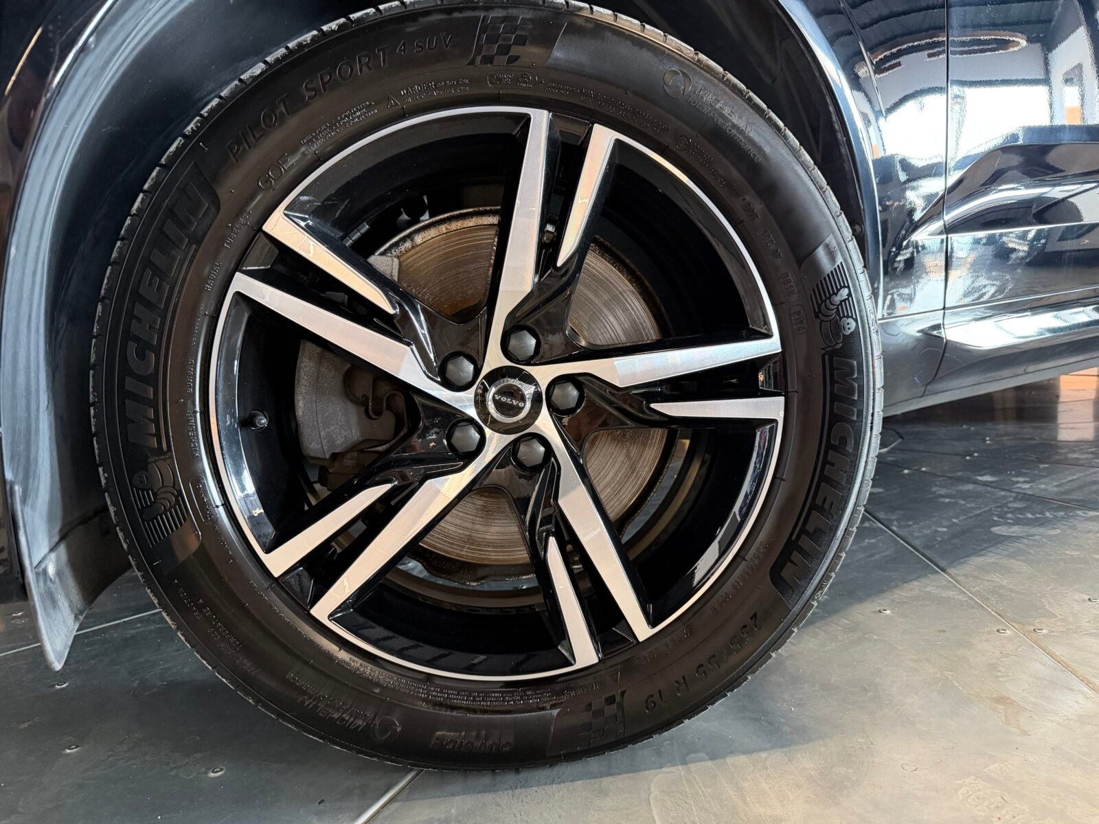 VOLVO  XC60 2.0 B4 207CV R Design 