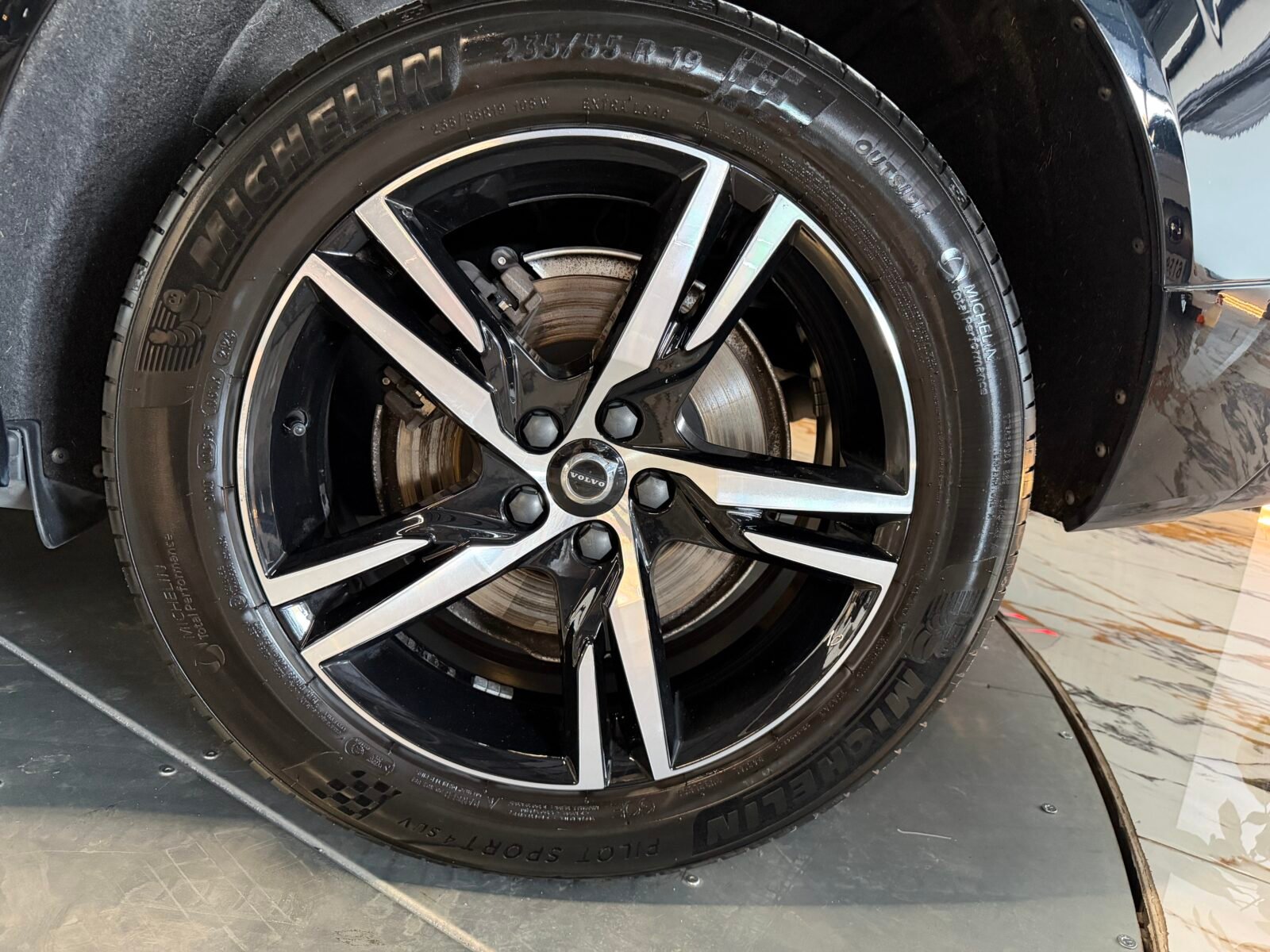 VOLVO  XC60 2.0 B4 207CV R Design 