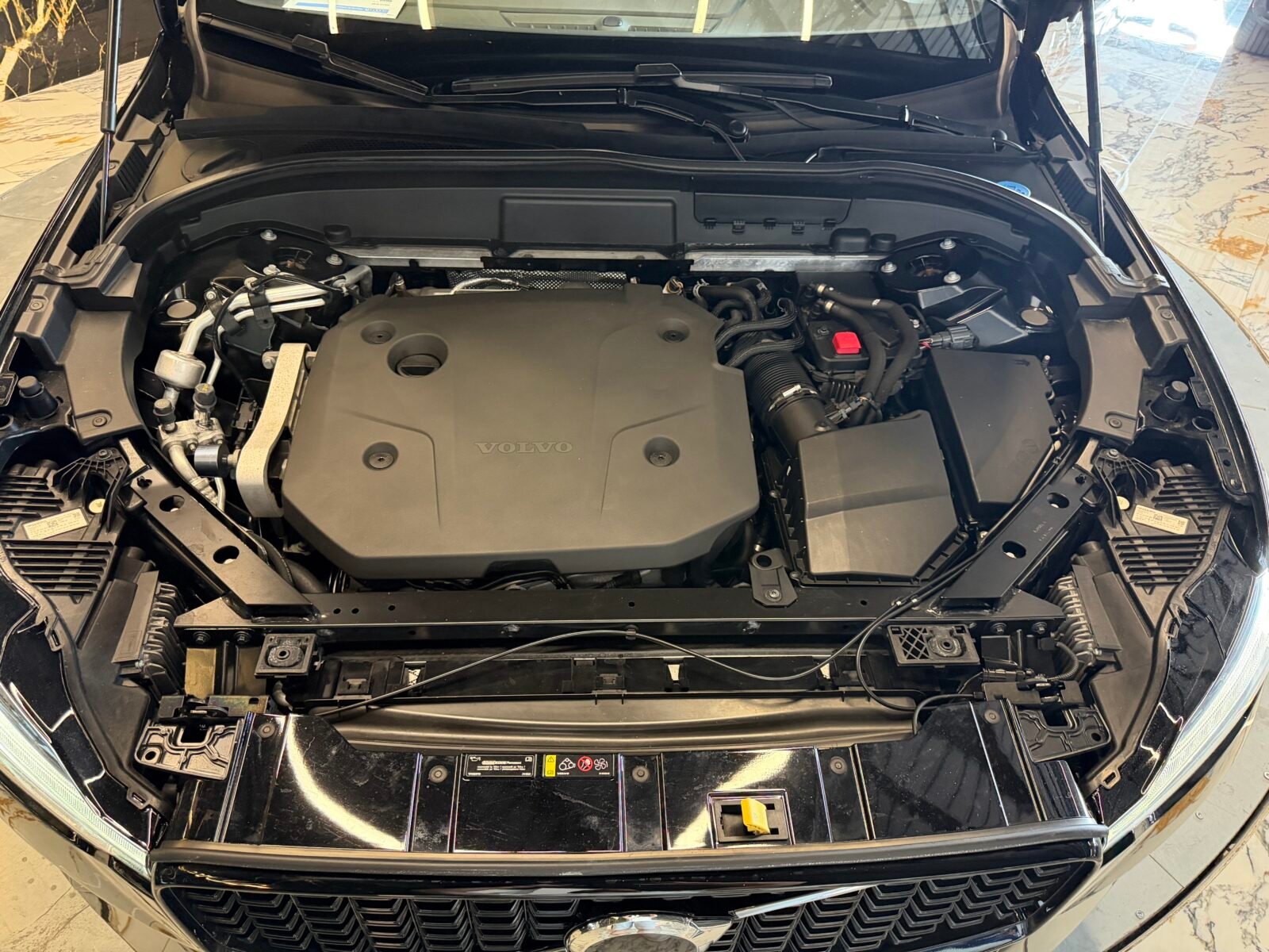 VOLVO  XC60 2.0 B4 207CV R Design 