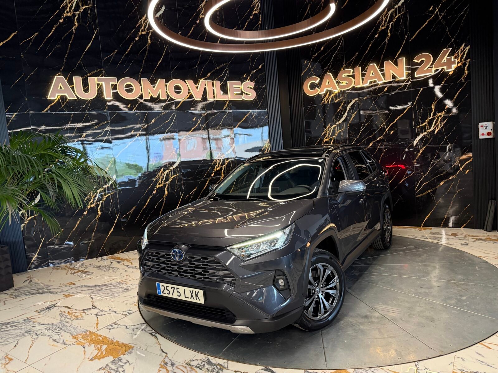 TOYOTA Rav4 2.5l 220H Luxury  MOTOR IRROMPIBLE