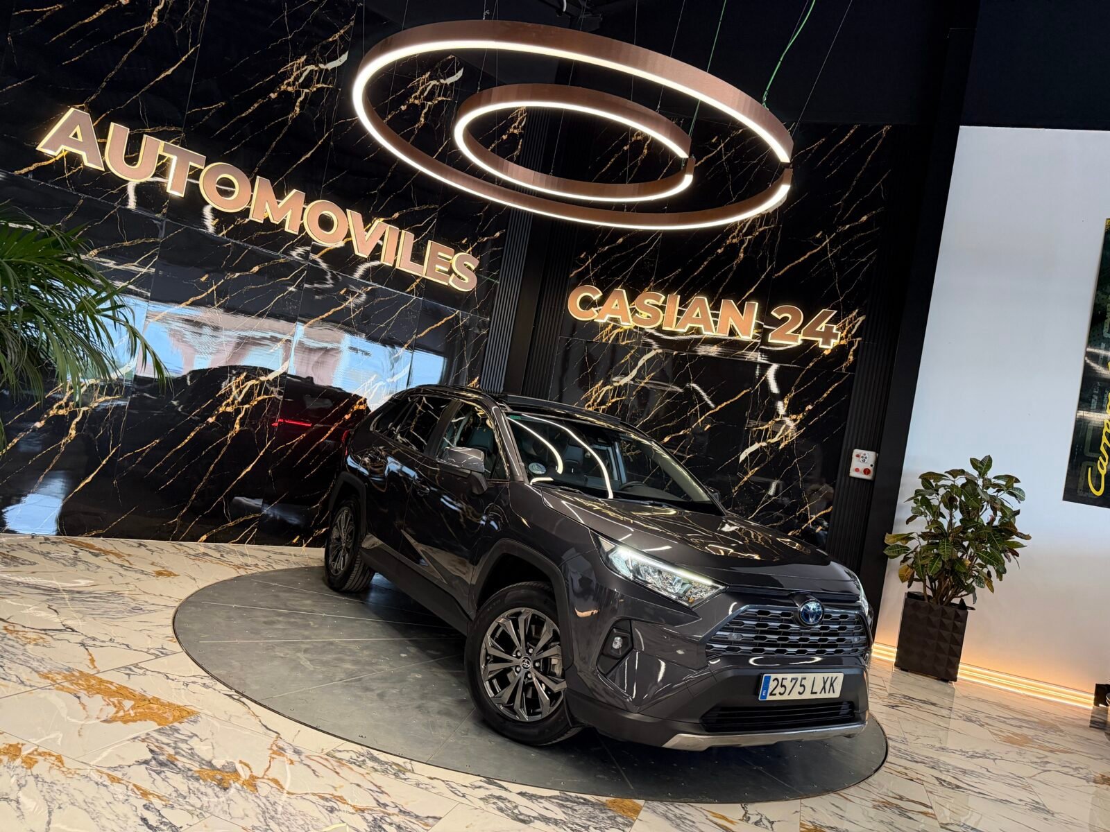 TOYOTA Rav4 2.5l 220H Luxury  MOTOR IRROMPIBLE