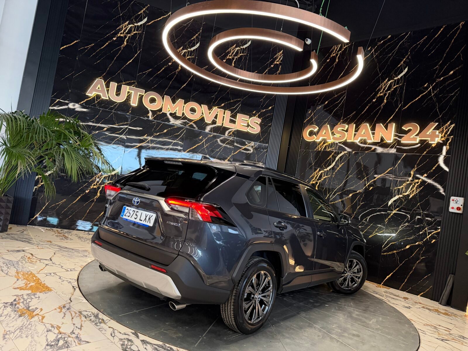 TOYOTA Rav4 2.5l 220H Luxury  MOTOR IRROMPIBLE