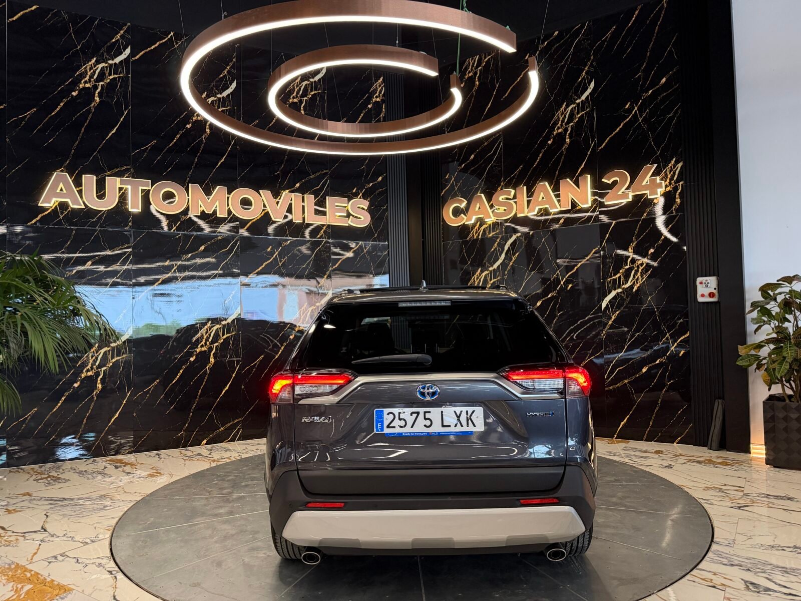 TOYOTA Rav4 2.5l 220H Luxury  MOTOR IRROMPIBLE