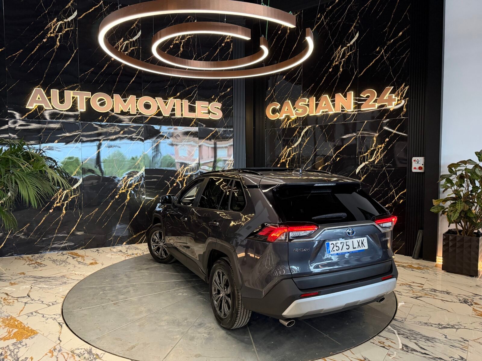 TOYOTA Rav4 2.5l 220H Luxury  MOTOR IRROMPIBLE