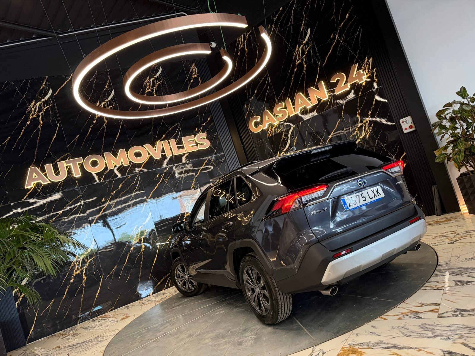 TOYOTA Rav4 2.5l 220H Luxury  MOTOR IRROMPIBLE