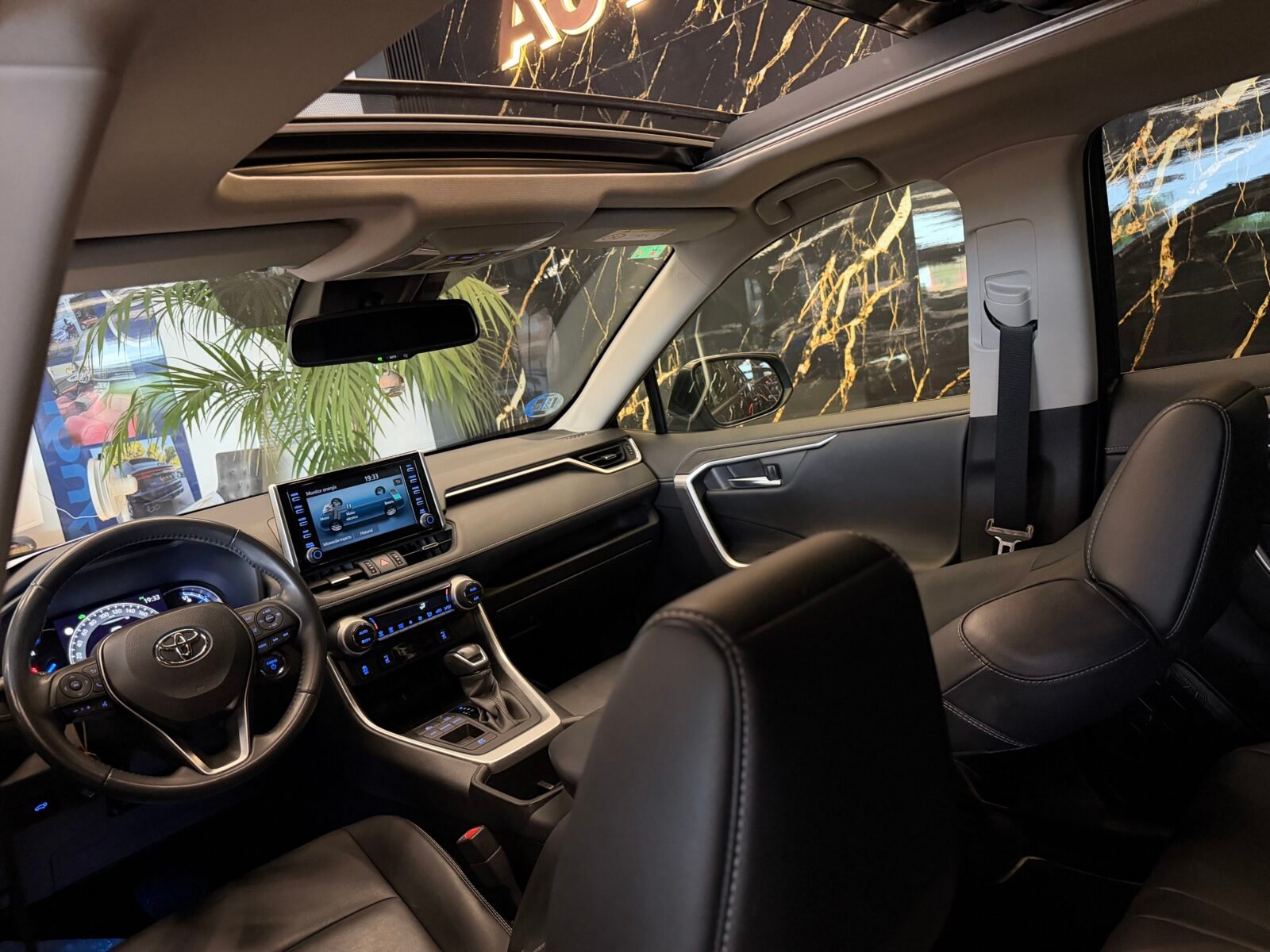 TOYOTA Rav4 2.5l 220H Luxury  MOTOR IRROMPIBLE