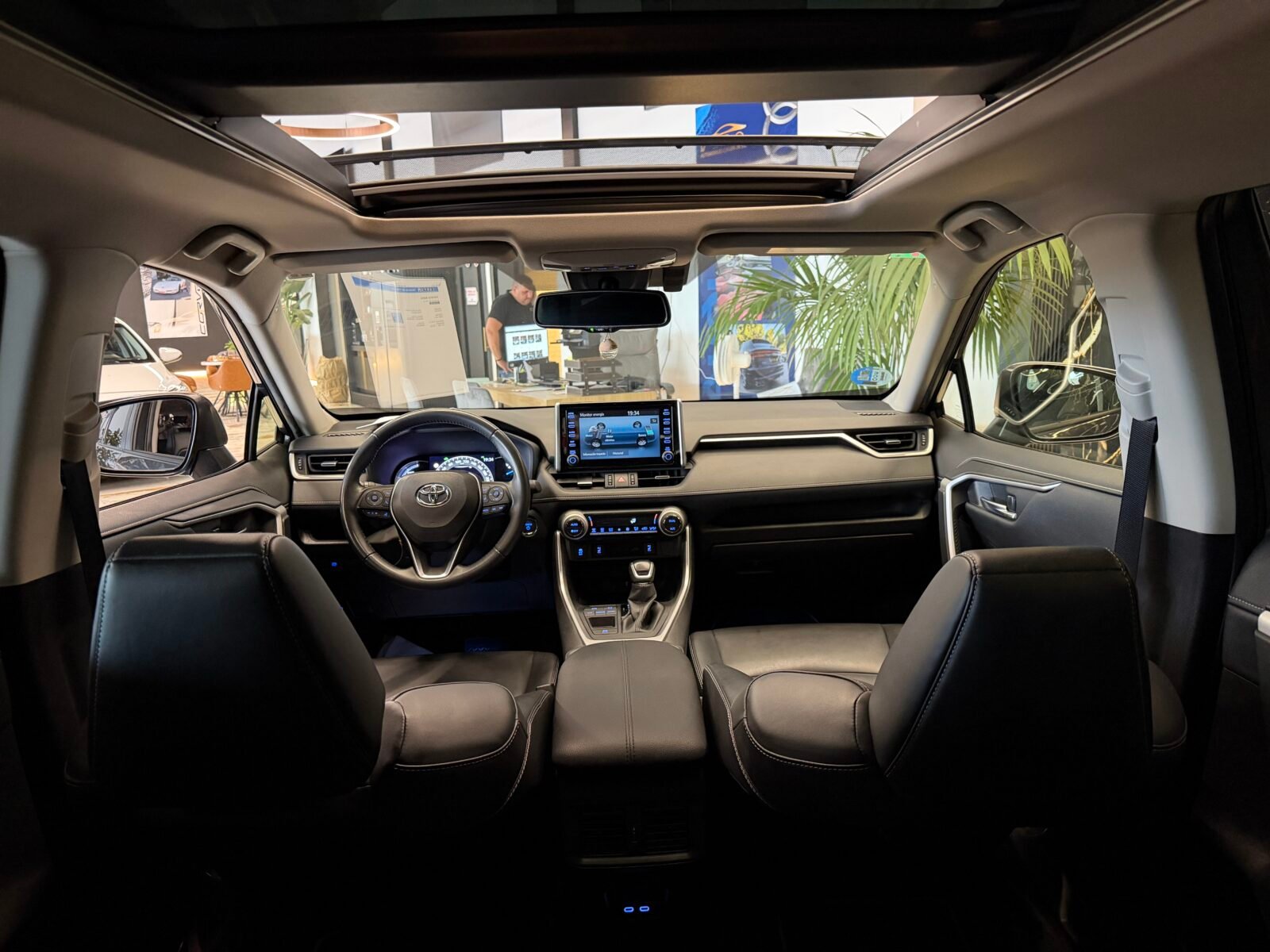 TOYOTA Rav4 2.5l 220H Luxury  MOTOR IRROMPIBLE