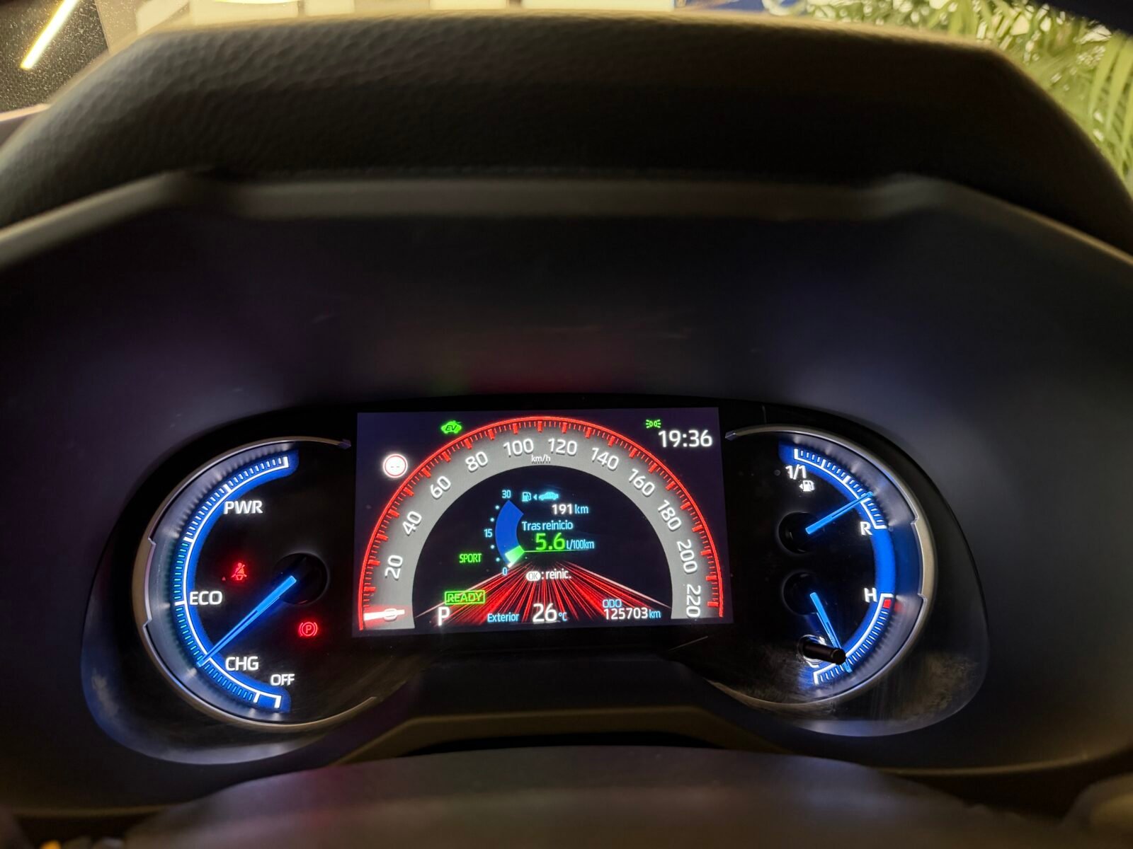 TOYOTA Rav4 2.5l 220H Luxury  MOTOR IRROMPIBLE