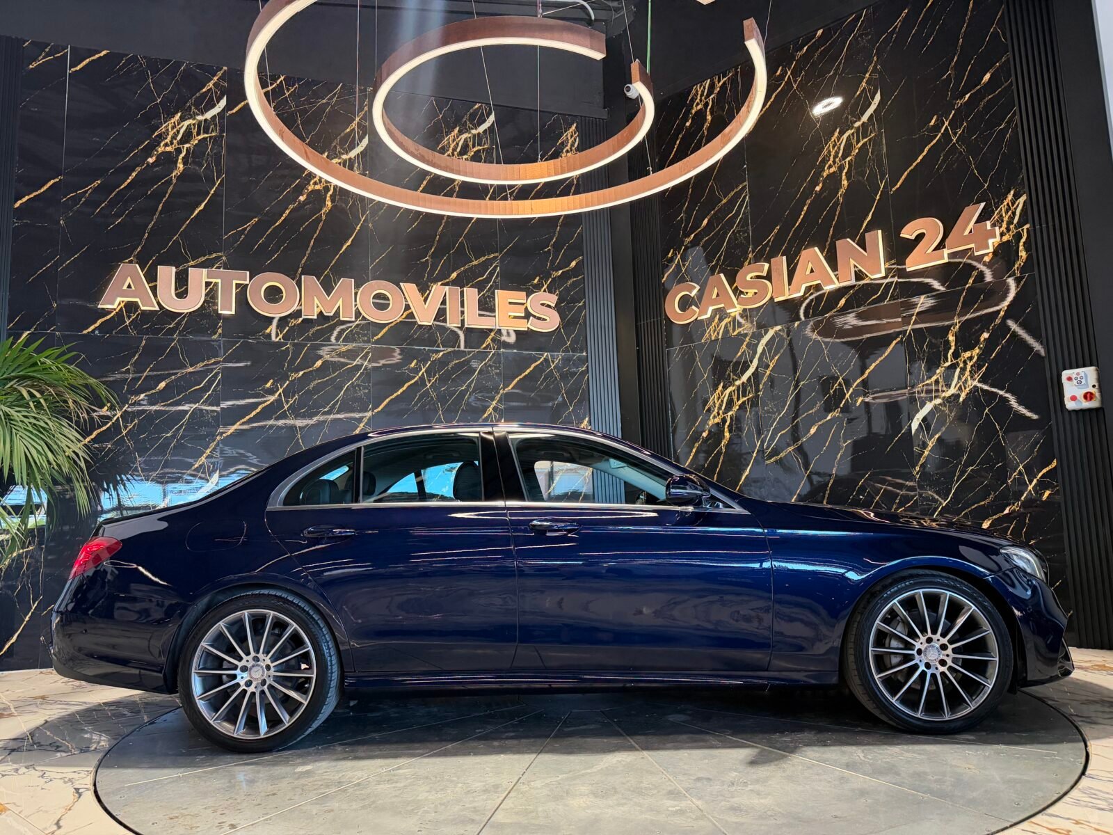 MERCEDES-BENZ E 220d 195CV AMG Motor MERCEDES CON CADENA IRROMPIBLE