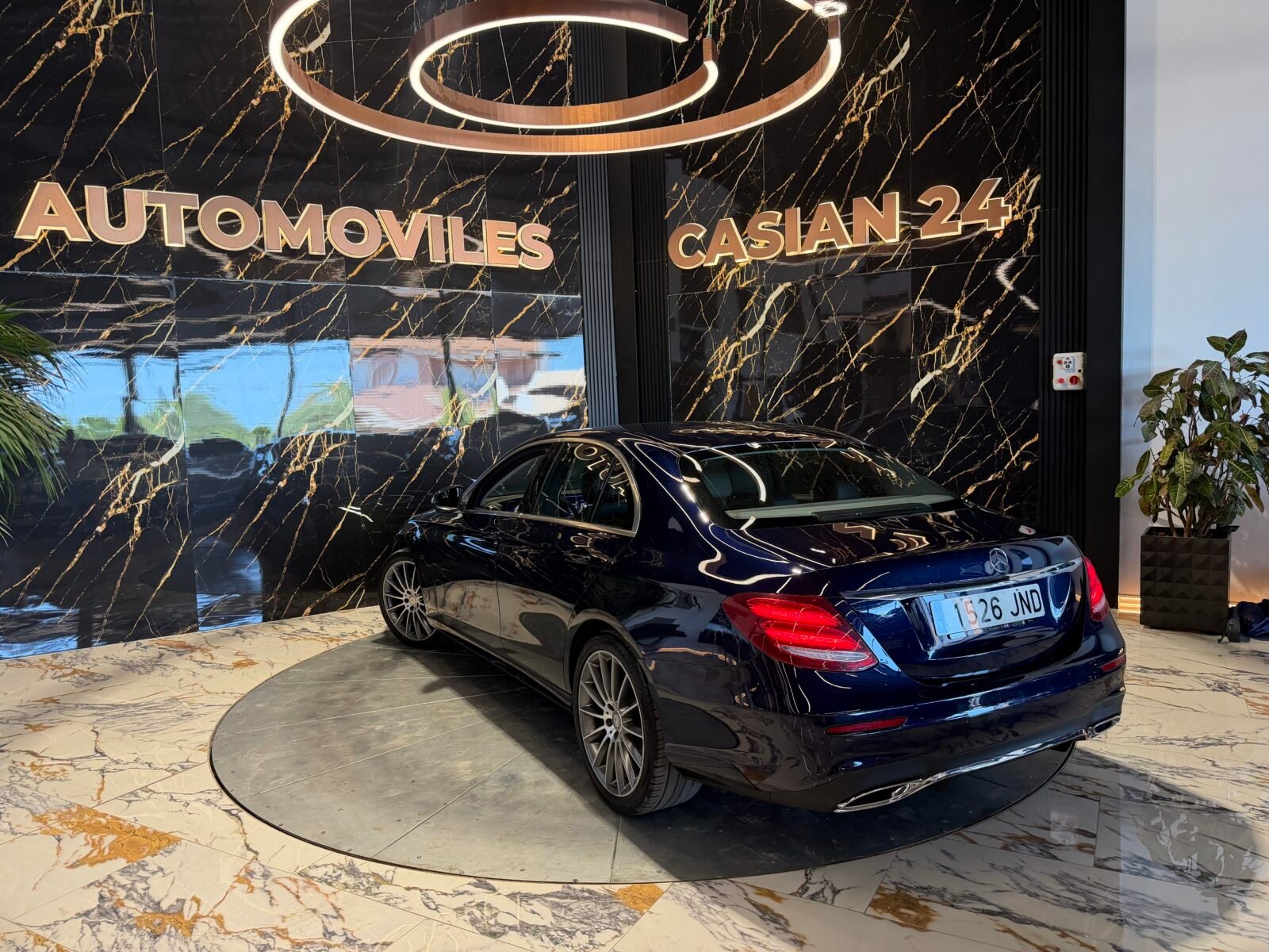 MERCEDES-BENZ E 220d 195CV AMG Motor MERCEDES CON CADENA IRROMPIBLE