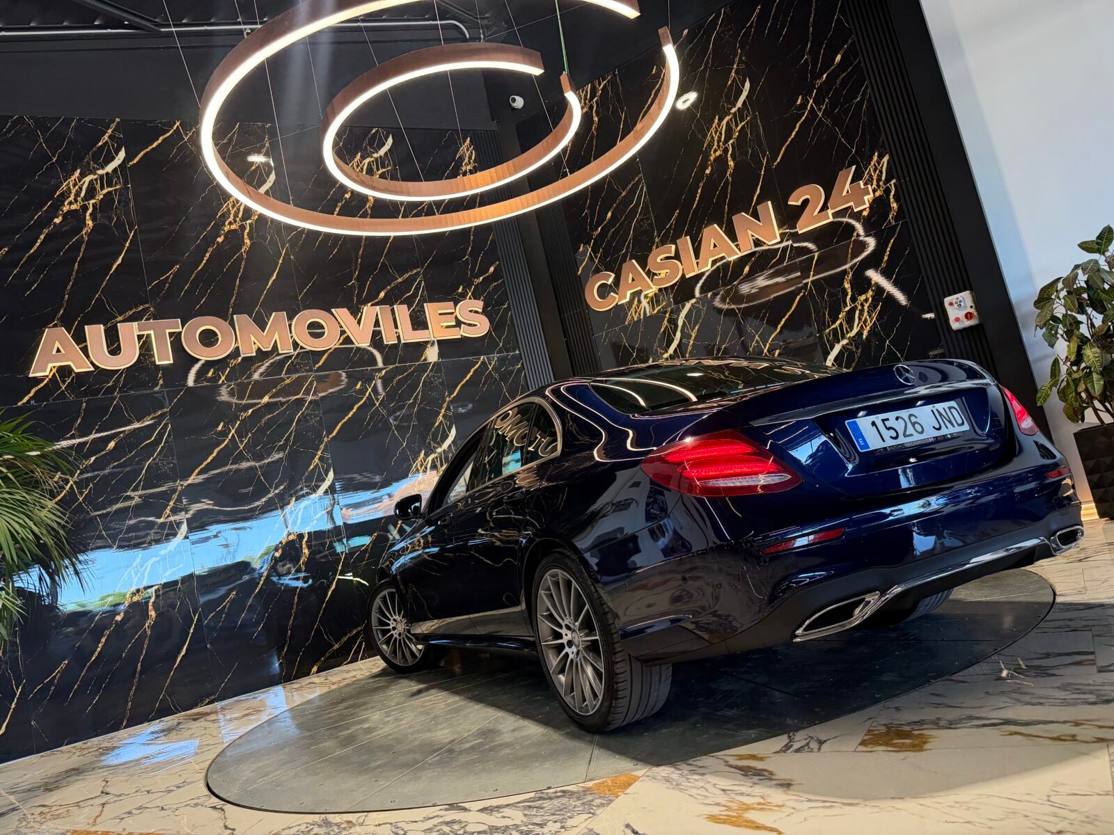 MERCEDES-BENZ E 220d 195CV AMG Motor MERCEDES CON CADENA IRROMPIBLE