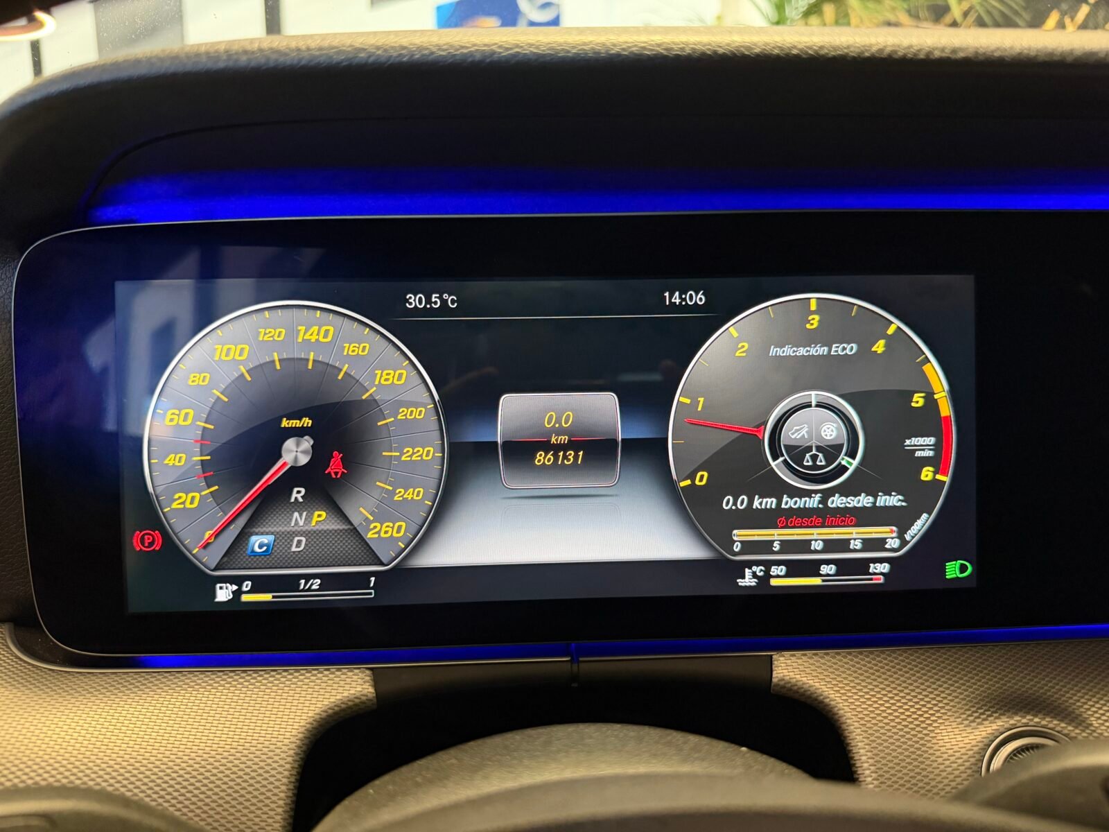 MERCEDES-BENZ E 220d 195CV AMG Motor MERCEDES CON CADENA IRROMPIBLE