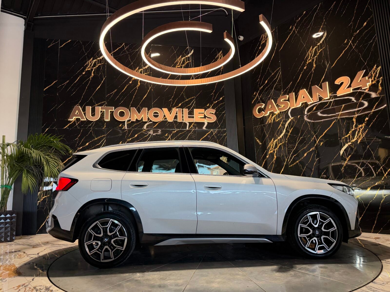 BMW  X1 2.0 150CV X Line Motor con cadena IRROMPIBLE