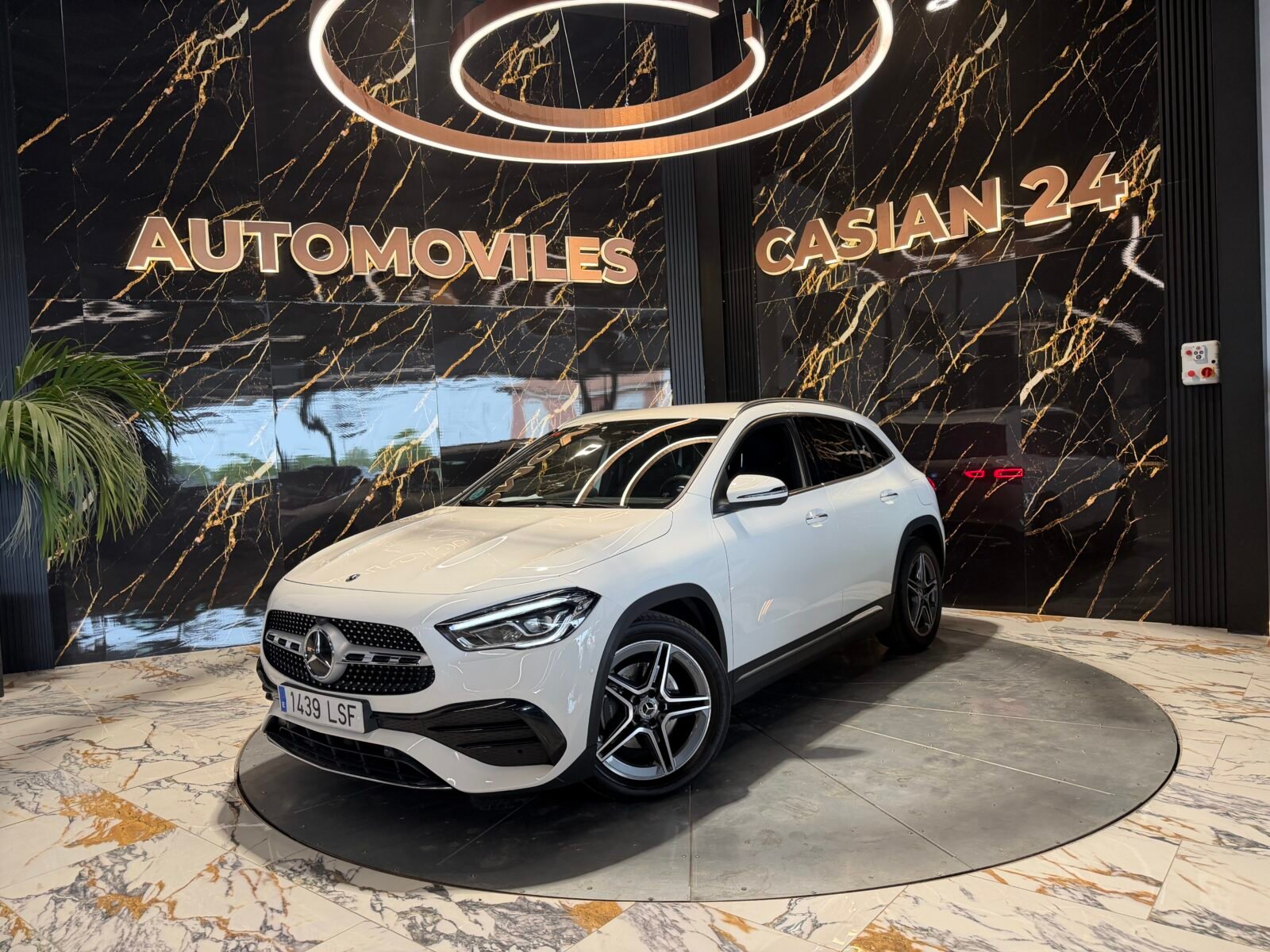 MERCEDES-BENZ GLA 200D 150cv AMG Motor MERCEDES con CADENA IRROMPIBLE