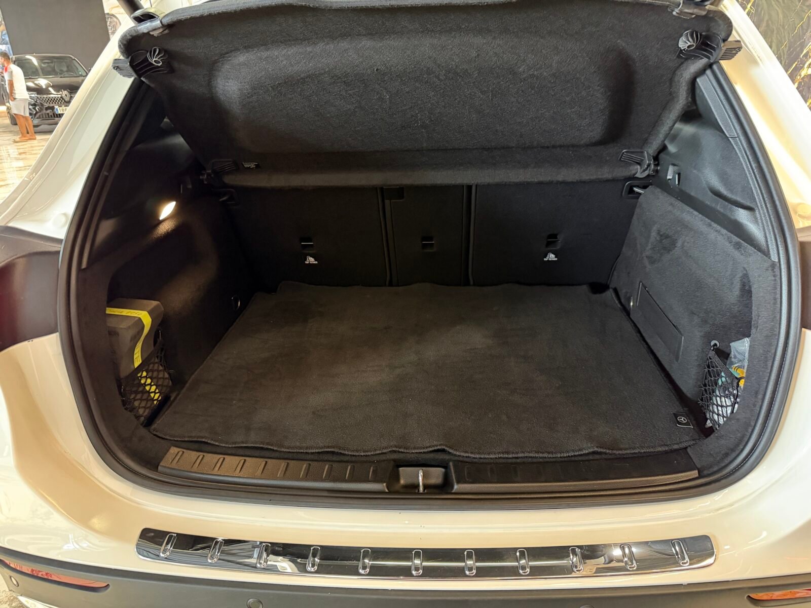 MERCEDES-BENZ GLA 200D 150cv AMG Motor MERCEDES con CADENA IRROMPIBLE