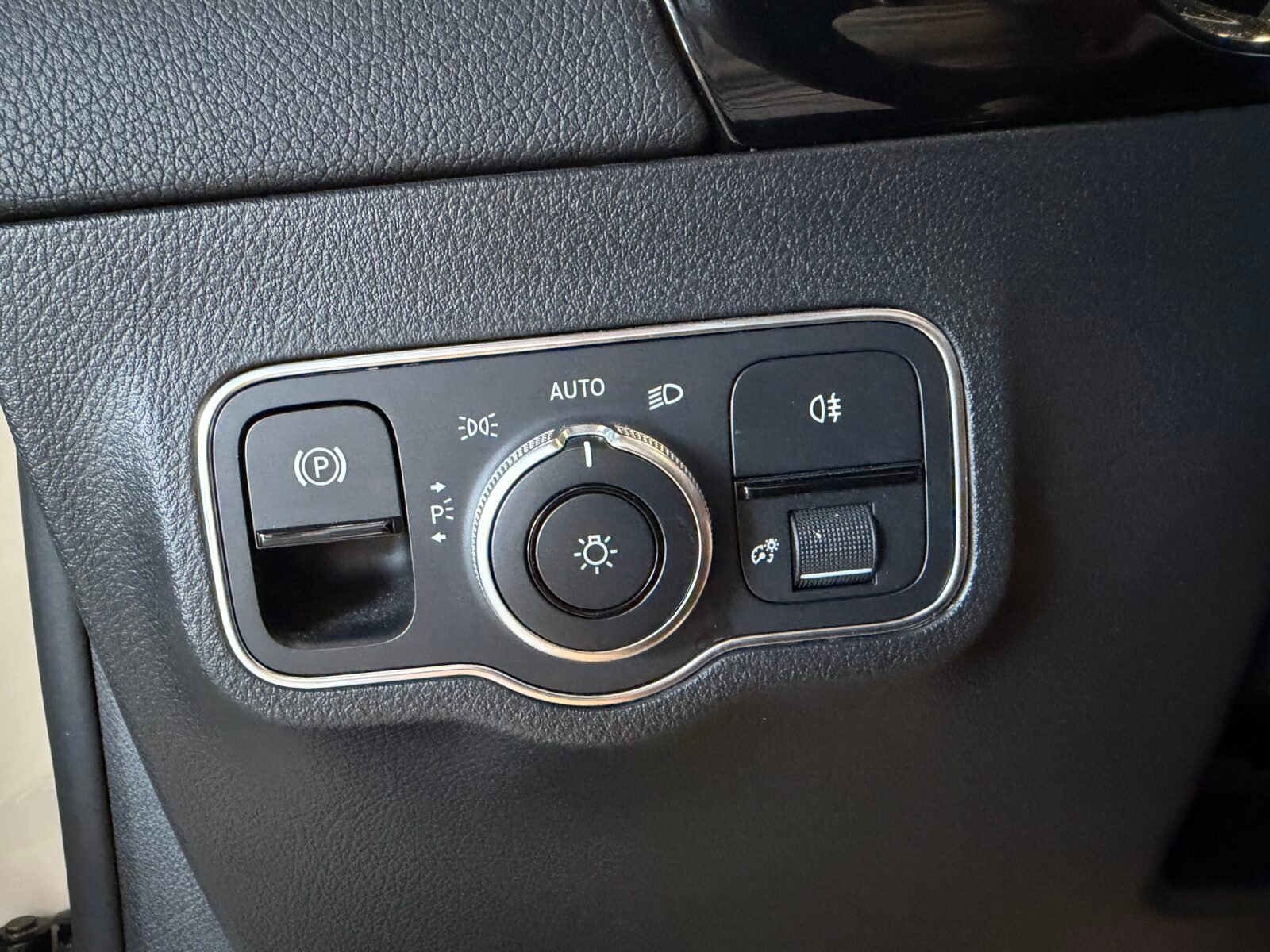 MERCEDES-BENZ GLA 200D 150cv AMG Motor MERCEDES con CADENA IRROMPIBLE