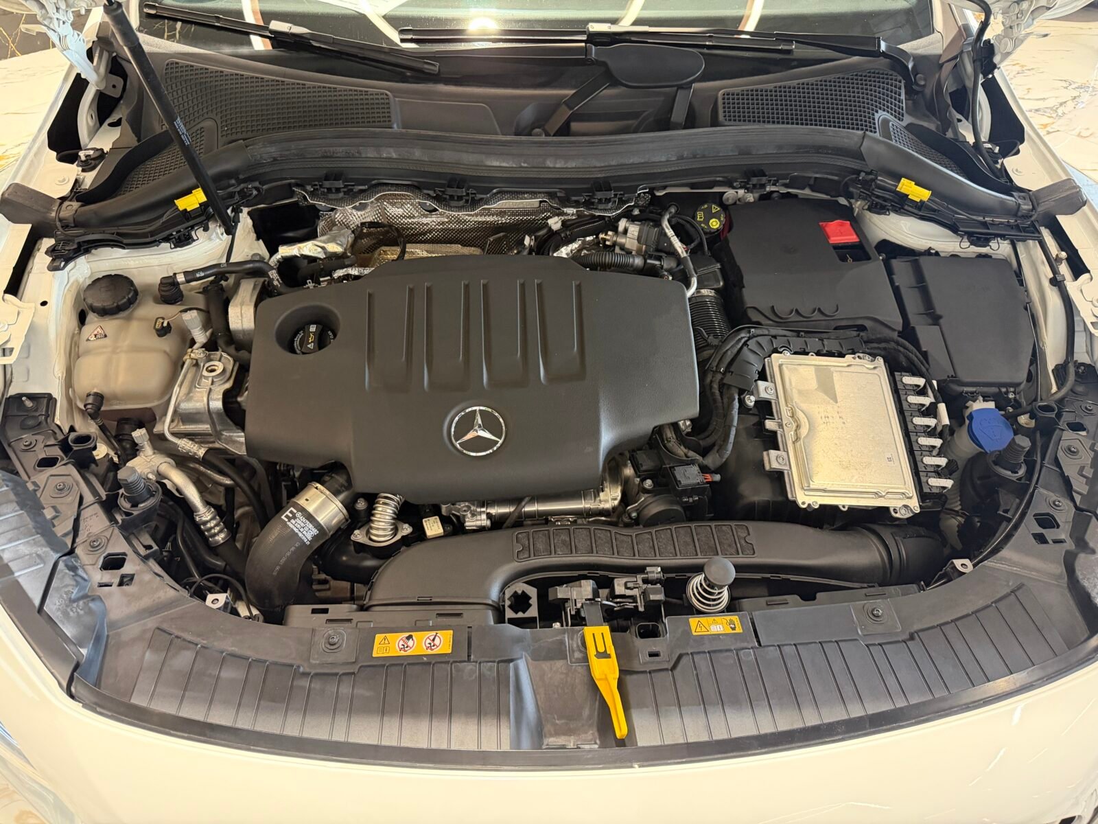 MERCEDES-BENZ GLA 200D 150cv AMG Motor MERCEDES con CADENA IRROMPIBLE