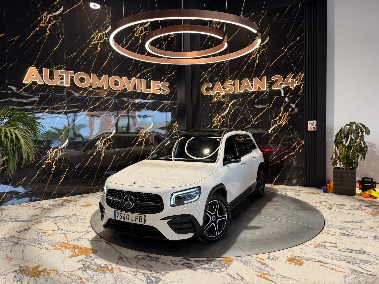 MERCEDES-BENZ GLB 220 D 4MATIC DCT 140KW 190CVAMG Motor MERCEDES con CADENA IRROMPIBLE