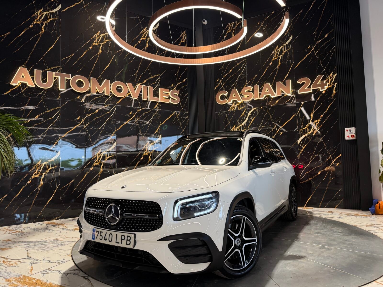 MERCEDES-BENZ GLB 220 D 4MATIC DCT 140KW 190CVAMG Motor MERCEDES con CADENA IRROMPIBLE