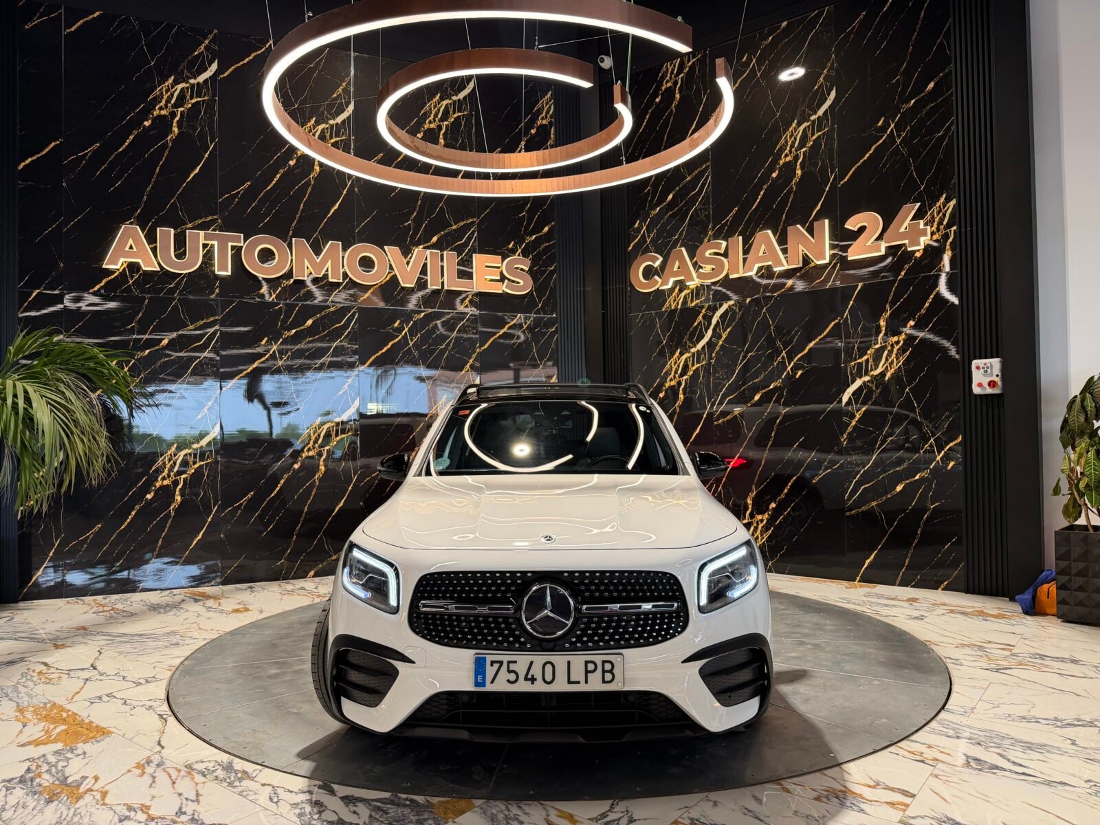 MERCEDES-BENZ GLB 220 D 4MATIC DCT 140KW 190CVAMG Motor MERCEDES con CADENA IRROMPIBLE