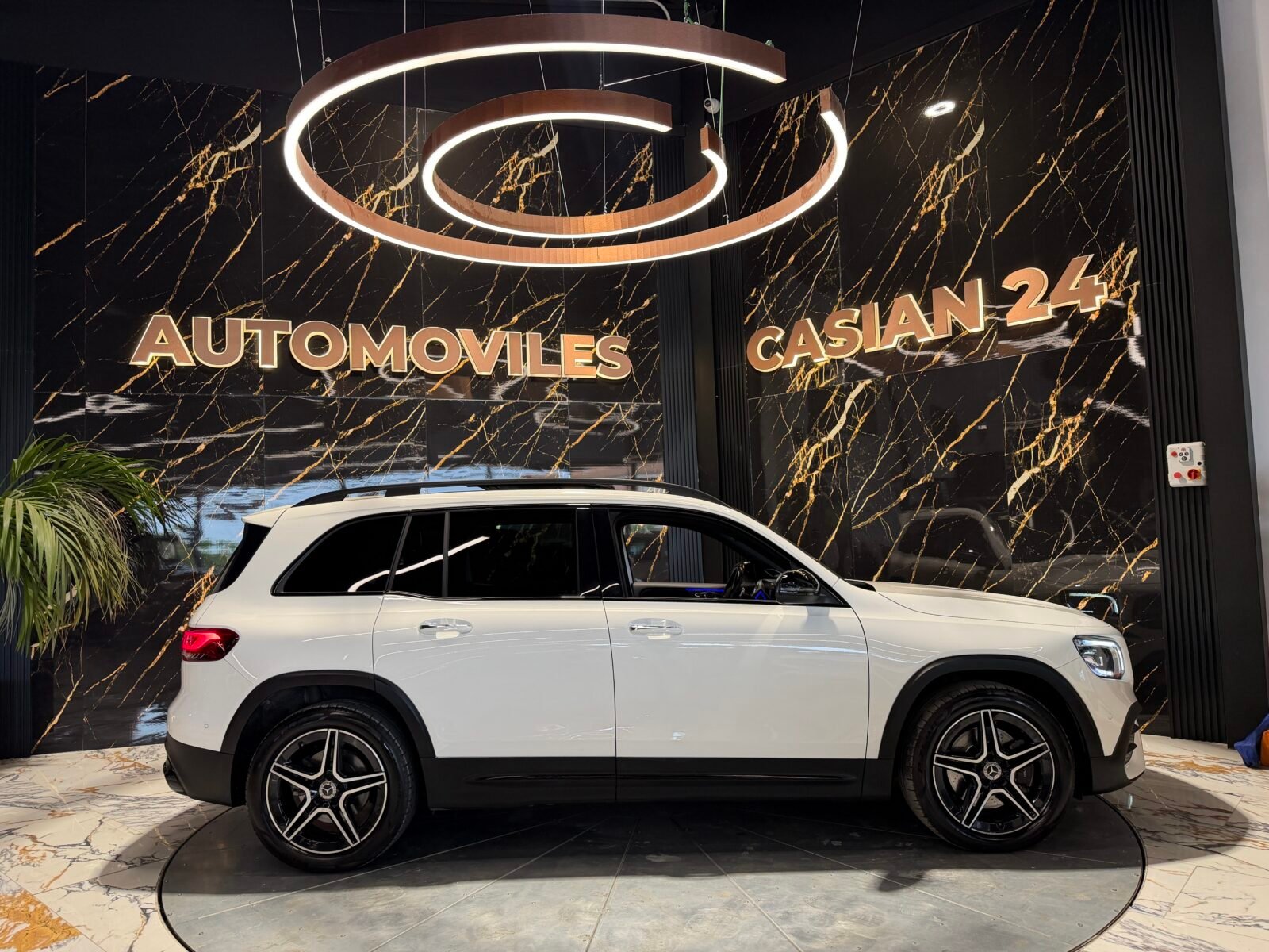 MERCEDES-BENZ GLB 220 D 4MATIC DCT 140KW 190CVAMG Motor MERCEDES con CADENA IRROMPIBLE