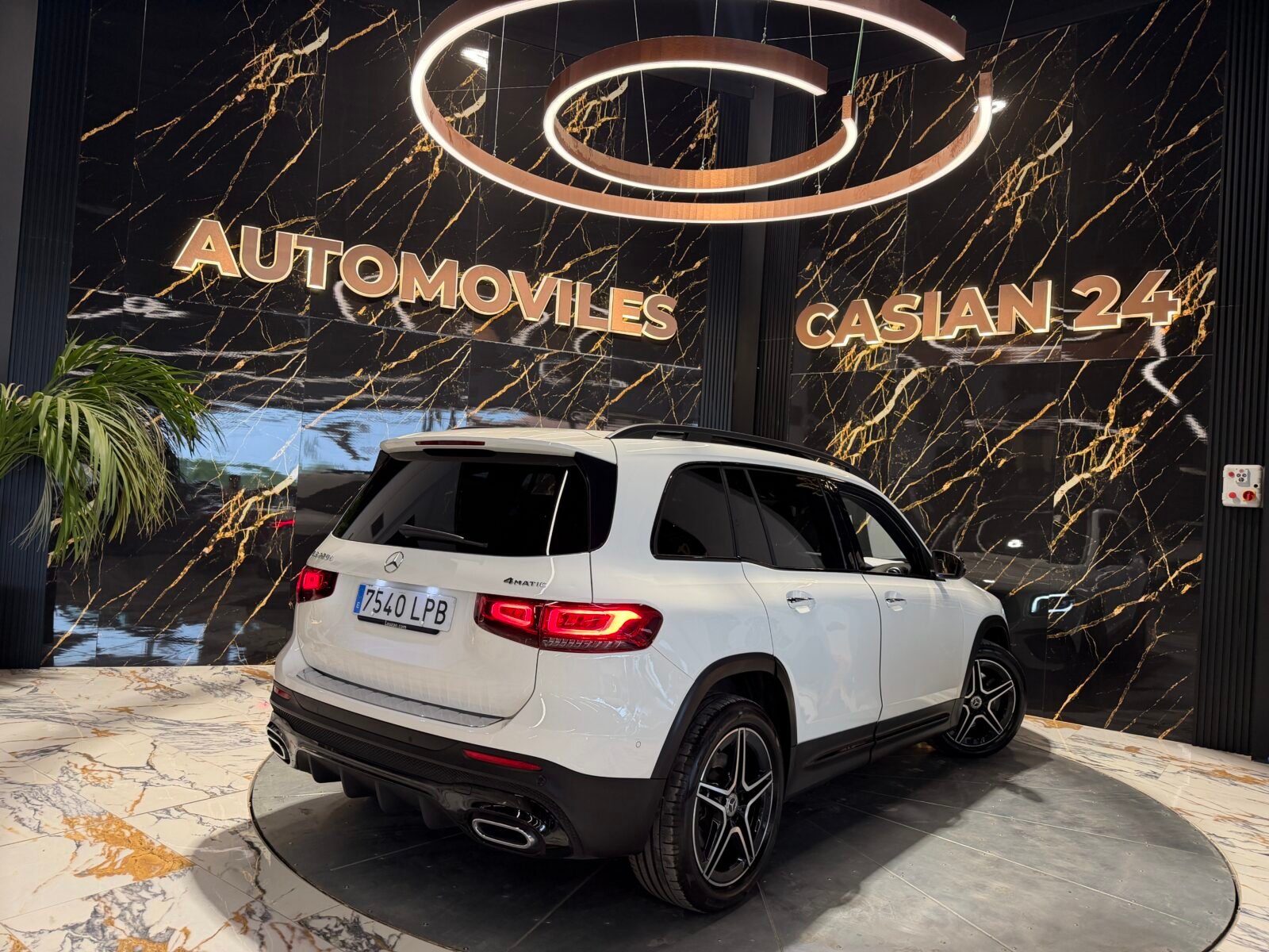 MERCEDES-BENZ GLB 220 D 4MATIC DCT 140KW 190CVAMG Motor MERCEDES con CADENA IRROMPIBLE