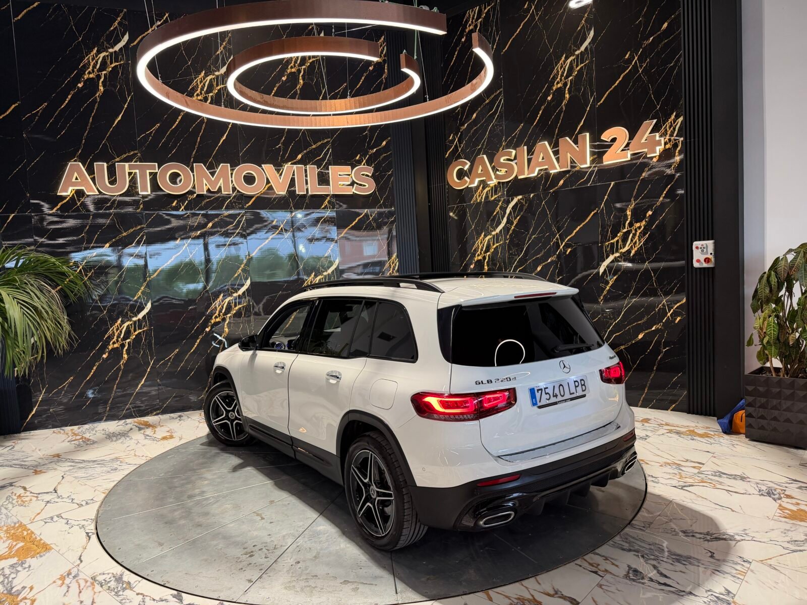 MERCEDES-BENZ GLB 220 D 4MATIC DCT 140KW 190CVAMG Motor MERCEDES con CADENA IRROMPIBLE