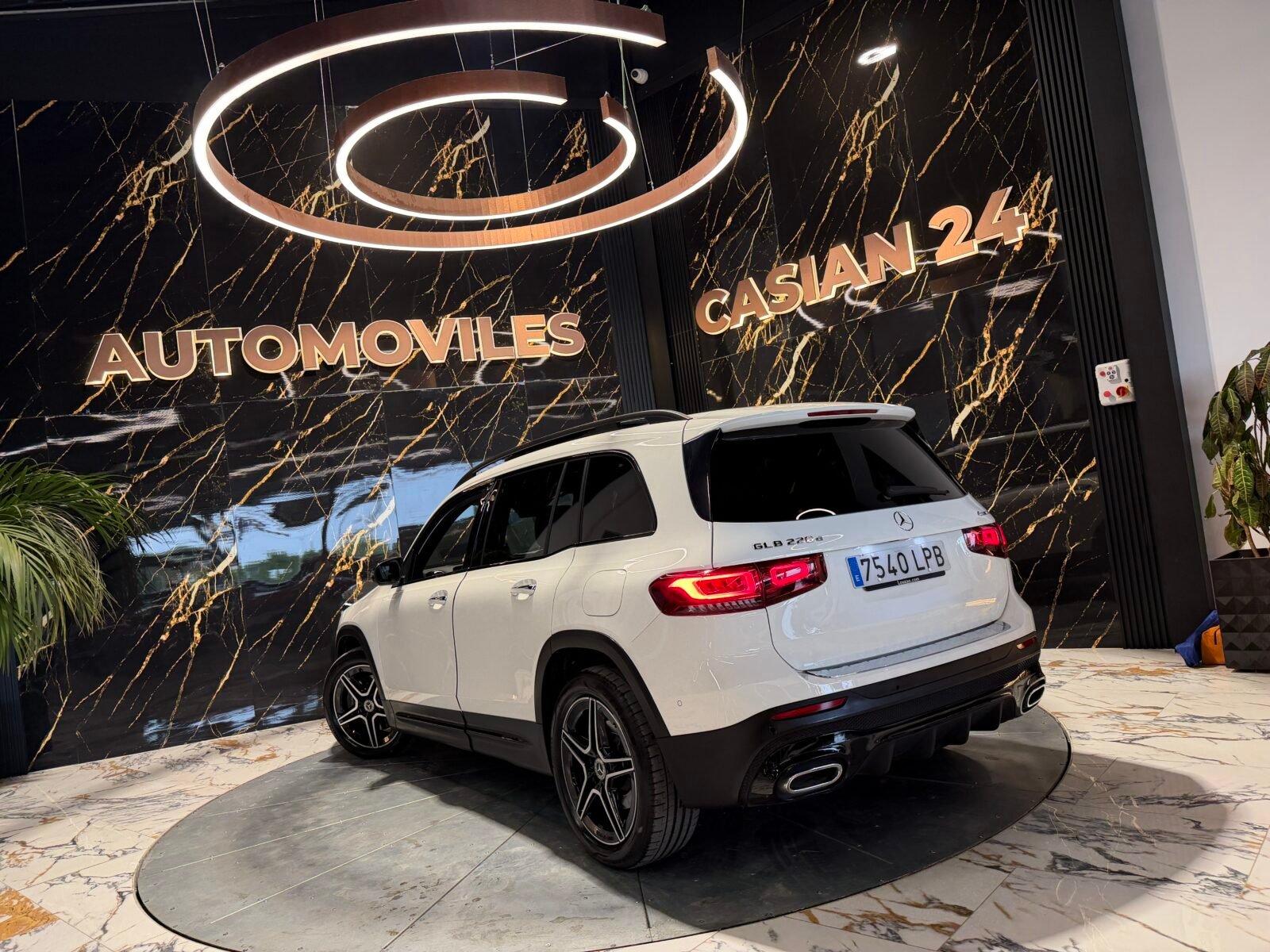MERCEDES-BENZ GLB 220 D 4MATIC DCT 140KW 190CVAMG Motor MERCEDES con CADENA IRROMPIBLE