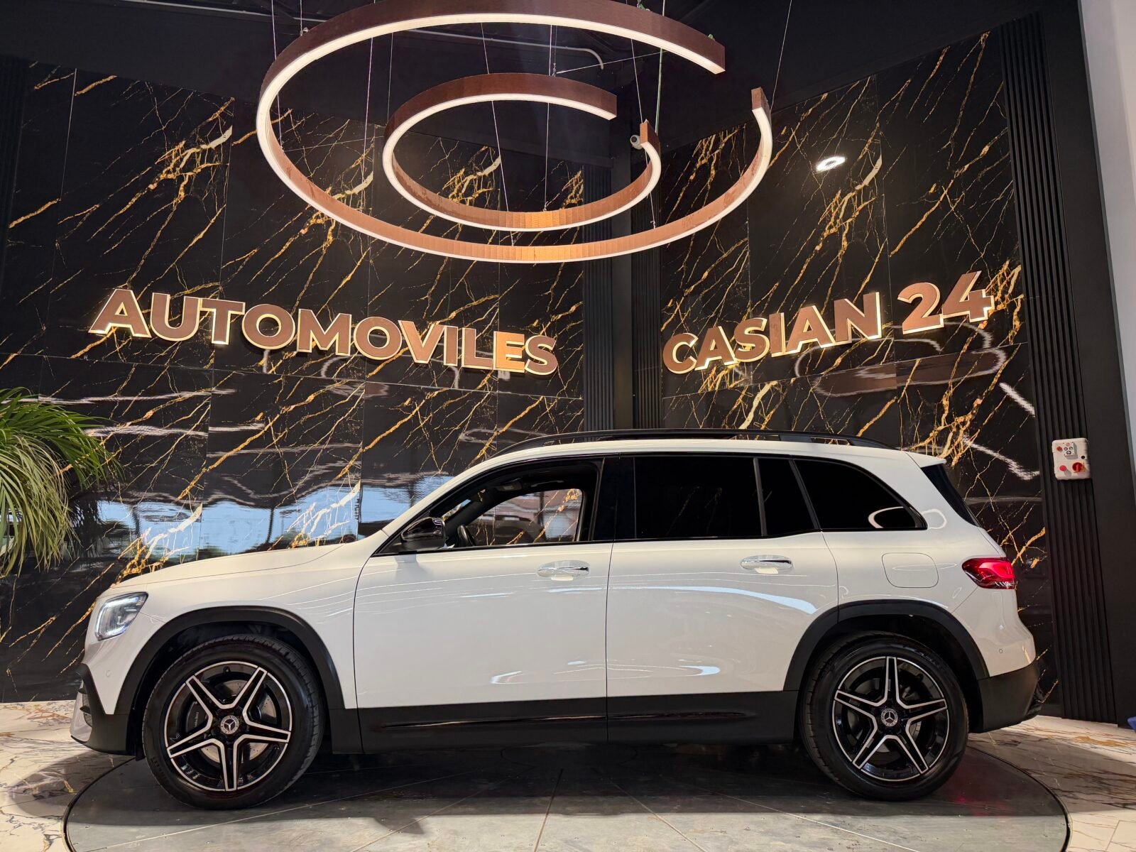 MERCEDES-BENZ GLB 220 D 4MATIC DCT 140KW 190CVAMG Motor MERCEDES con CADENA IRROMPIBLE