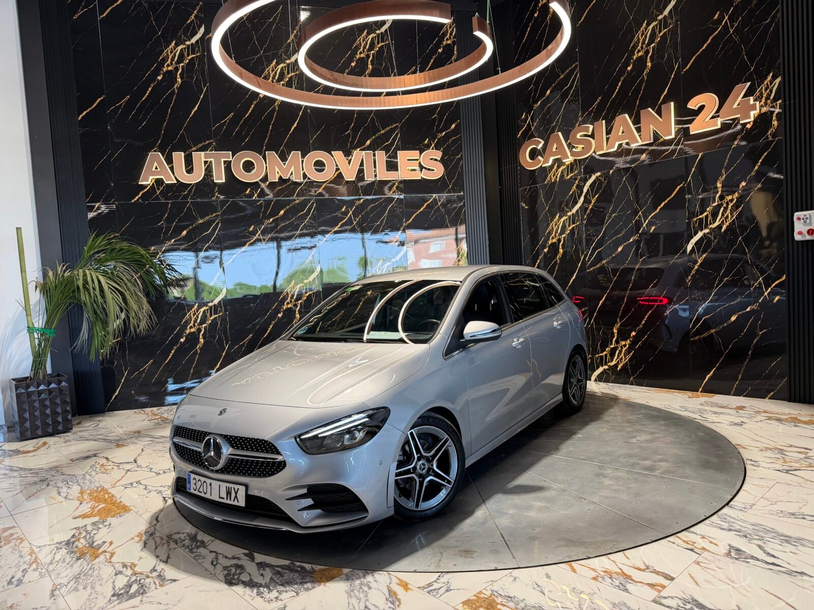 MERCEDES-BENZ 180d 116cv AMG Motor 2.0 MERCEDES con CADENA IRROMPIBLE
