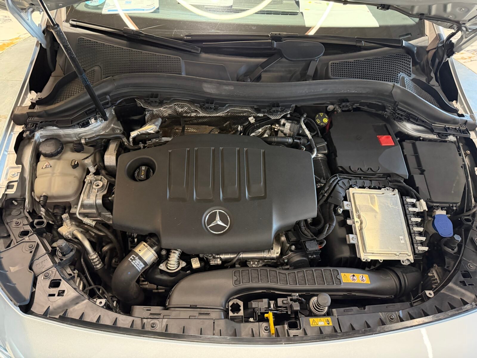 MERCEDES-BENZ 180d 116cv AMG Motor 2.0 MERCEDES con CADENA IRROMPIBLE