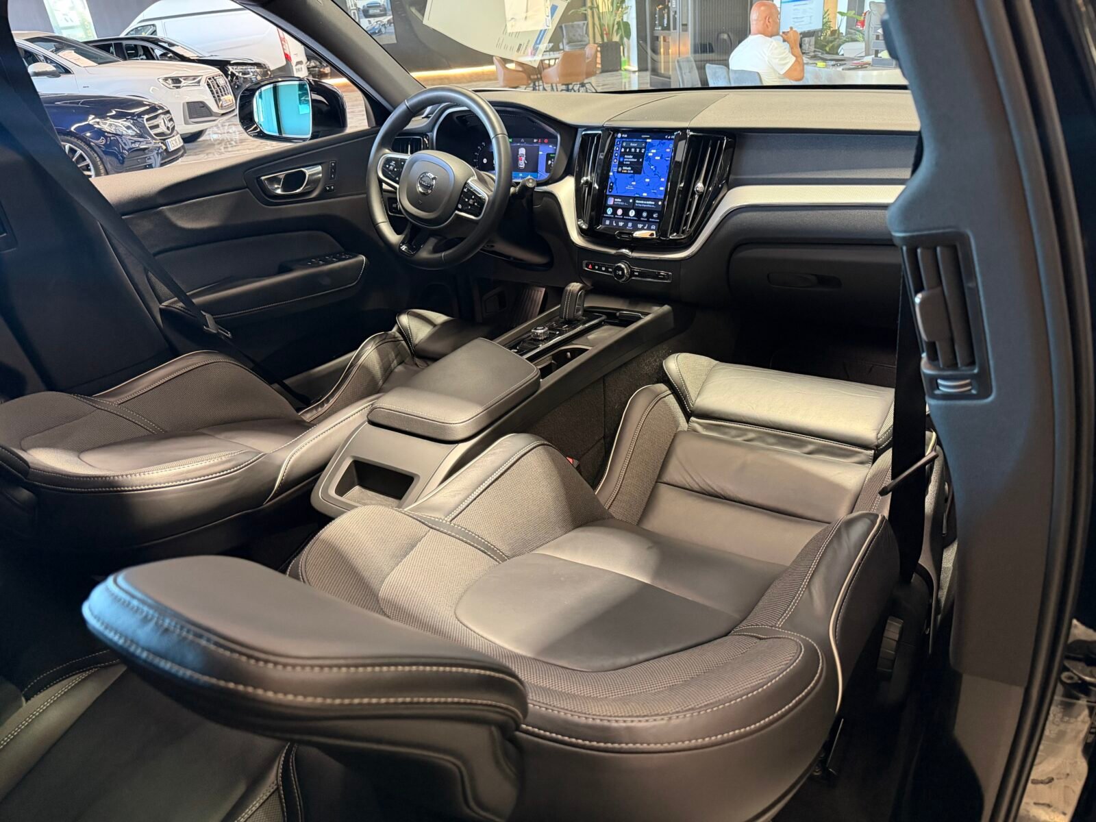 VOLVO XC60 2.0 T6 AWD Recharge Ultimate Dark Auto